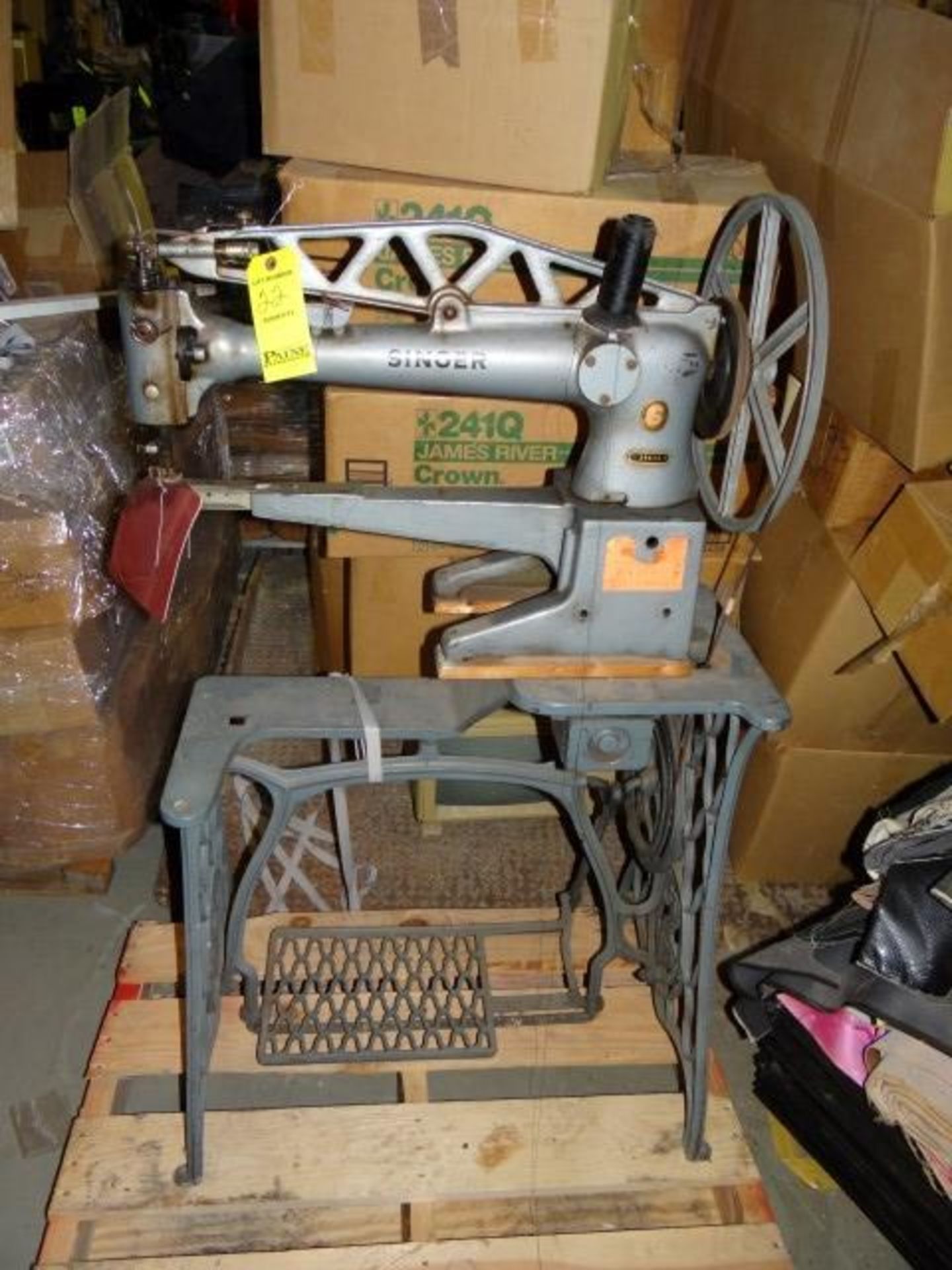 Singer Sewing Repair Machine FA294461. 360 Degree Stitch Direction. Foot Tredle.