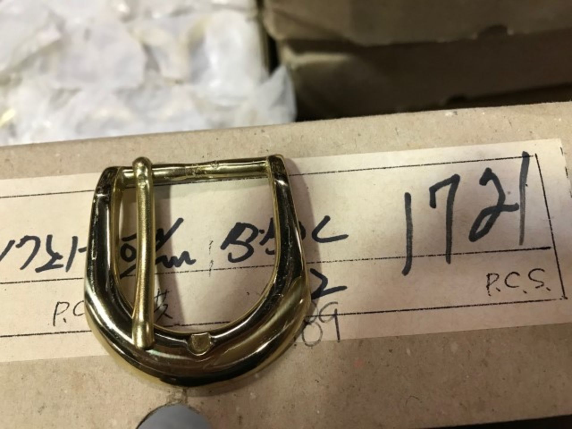 (816) 1 3/8" Solid brass, gold plate Buckles