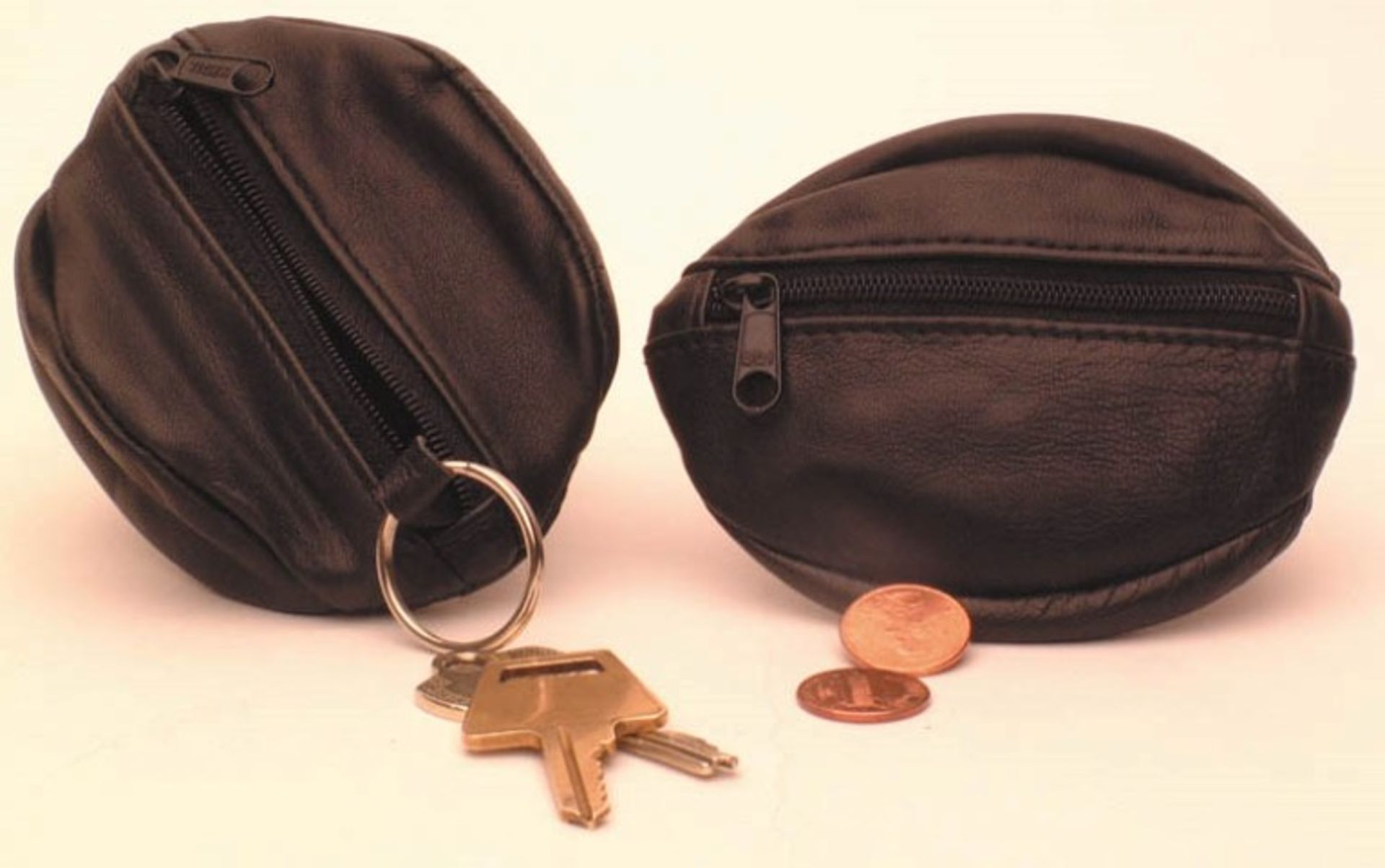 (75) Oval lamb skin pouch- 2 zips for one for coins and another for keys with a ring attatched. 4”