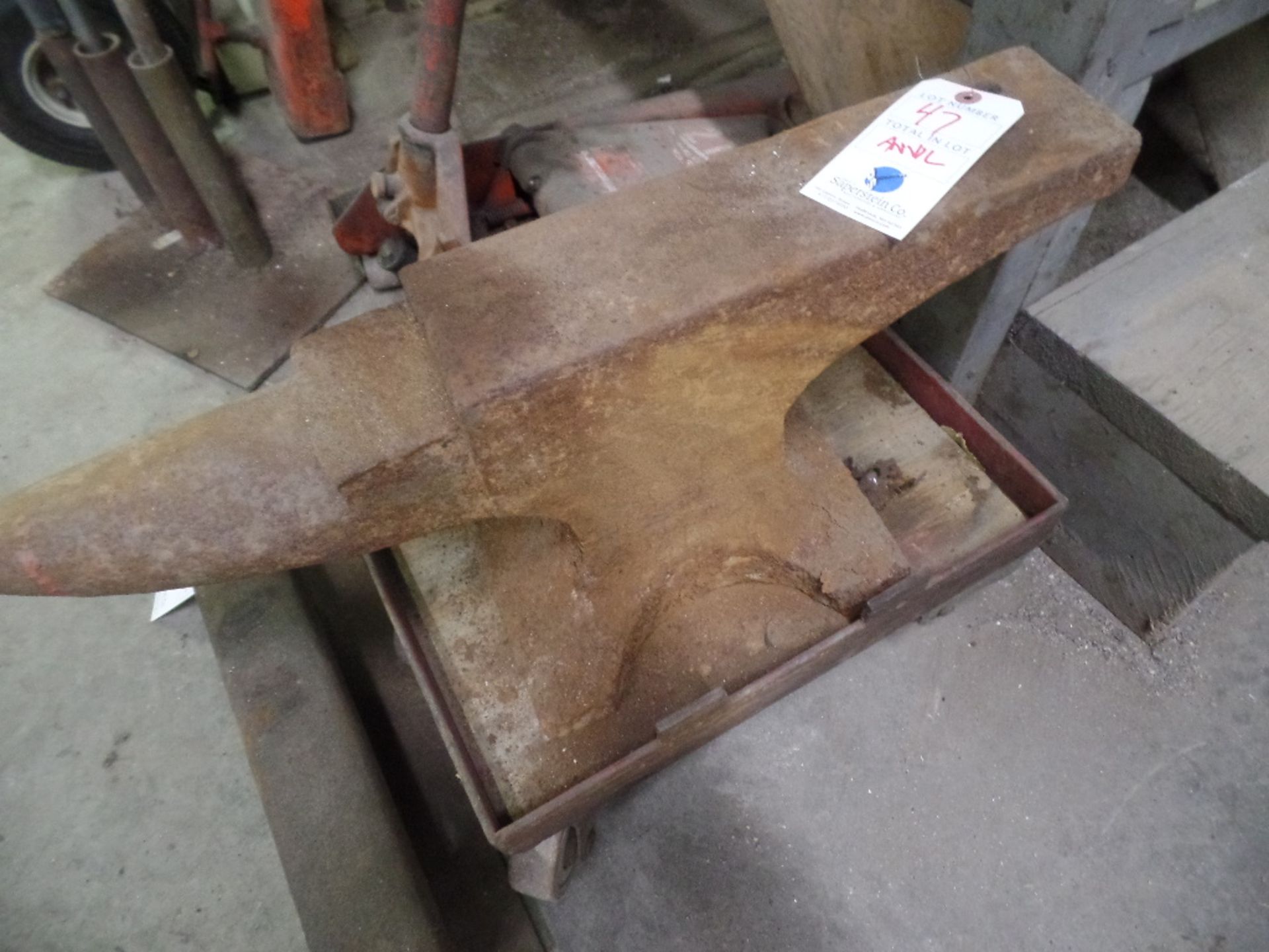 Anvil w/ Cart -- Anvil Size: 25" x 4"W x 10.5"H