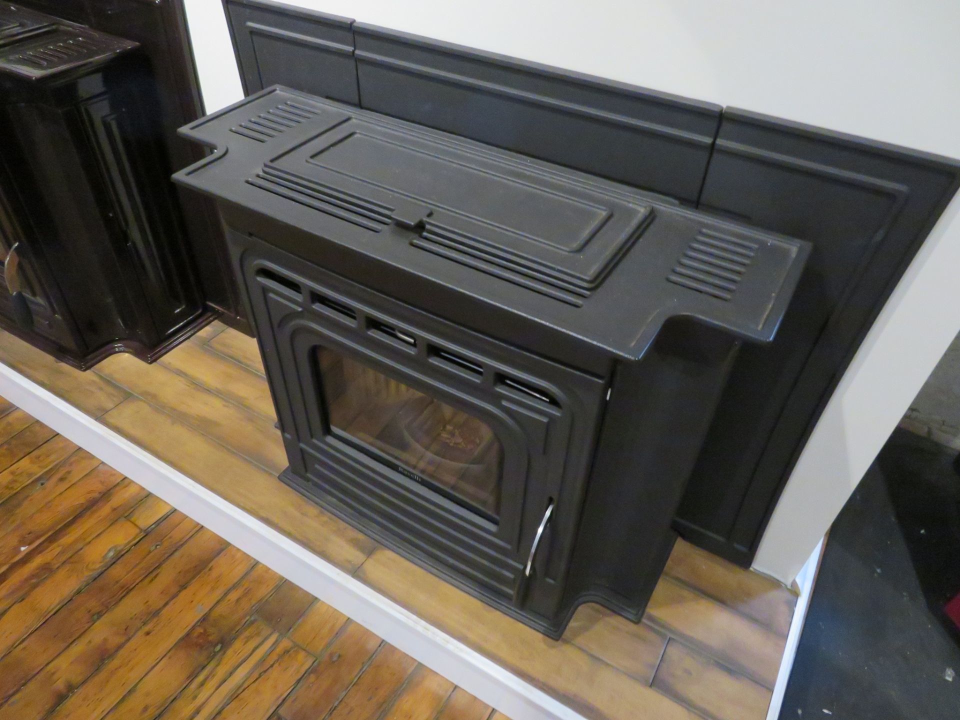 Ravelli Roma Pellet Insert Stove - Matte Black (See Tags) (Orig Retail: $4,099) - Image 3 of 4