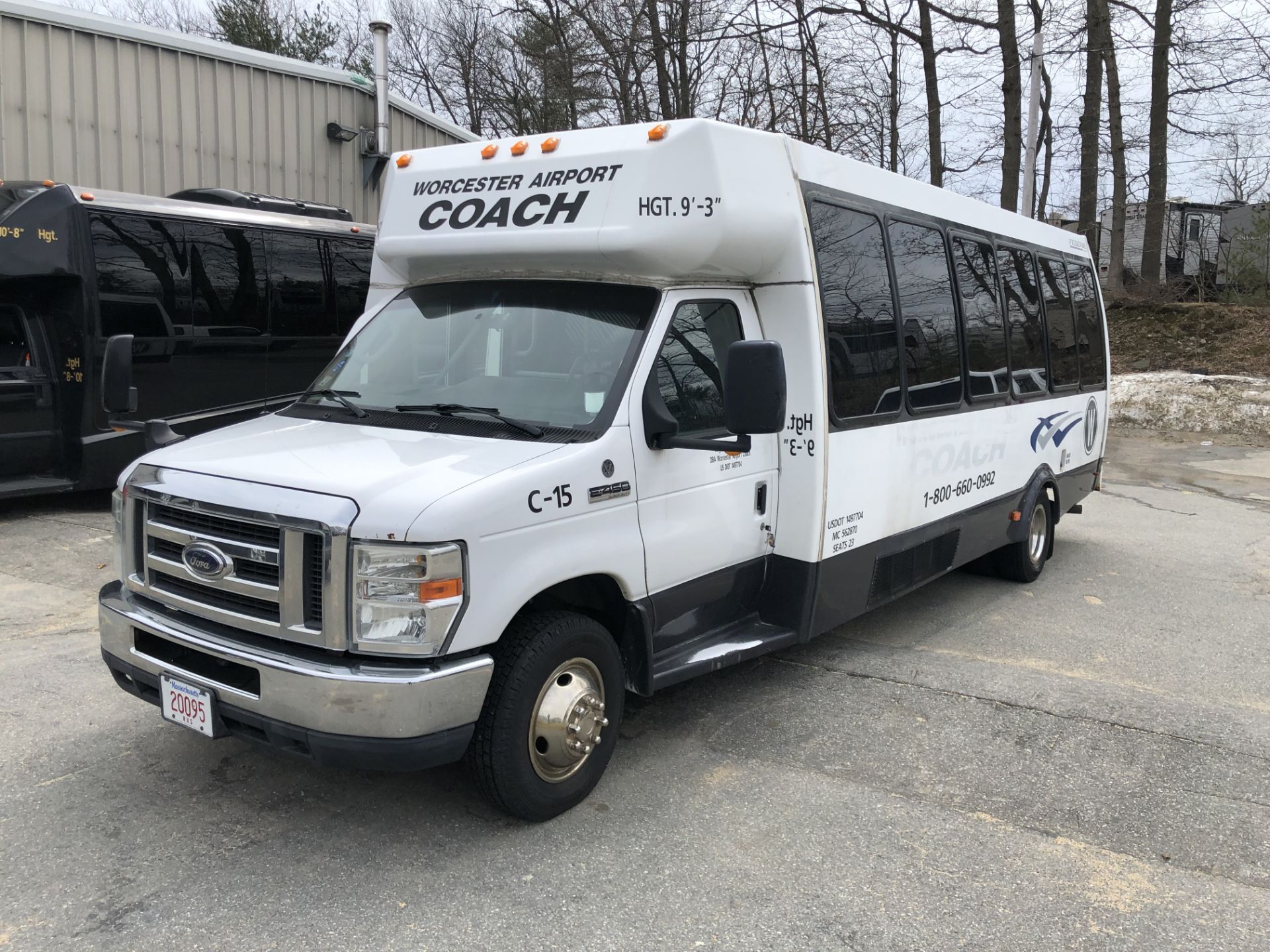 2010 Ford E-450 23 Passenger Bus, 6.8L V10 Automatic 6 Wheel RWD, Odom: 206,582 V/N: - Image 2 of 9