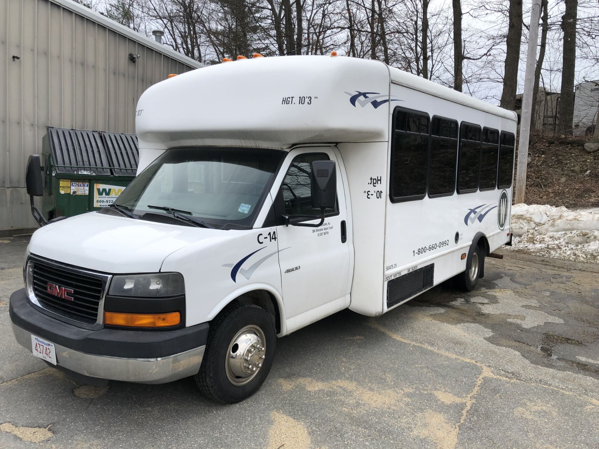 2009 GMC 4500 25 Passenger Bus 6.0L V8 Automatic 6 Wheel RWD, Odom: 127,279 V/N: