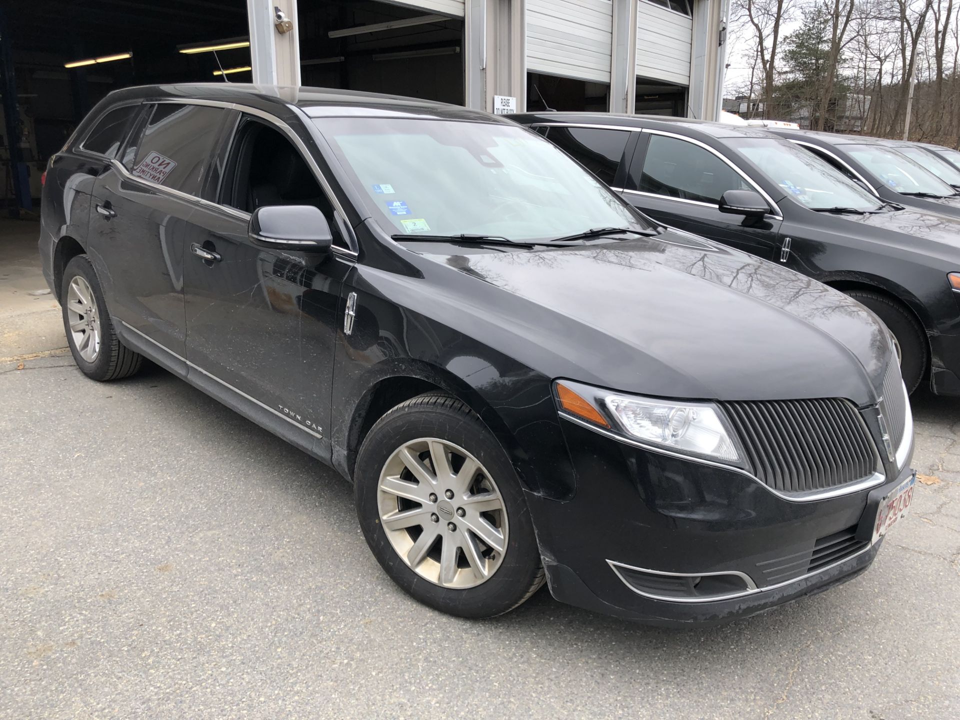 2016 Lincoln MKT Town Car AWD, Odom: 286,247 Livery Package, Leather, Nav. Glass Roof, 3.7 v6 - Image 2 of 4