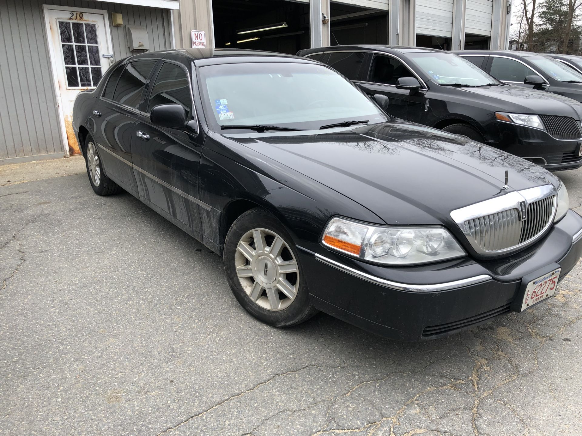 2011 Lincoln Town Car Executive L, Odom: 473,657 Leather, 4.6 V8 Automatic, RWD, V/N: - Image 3 of 5