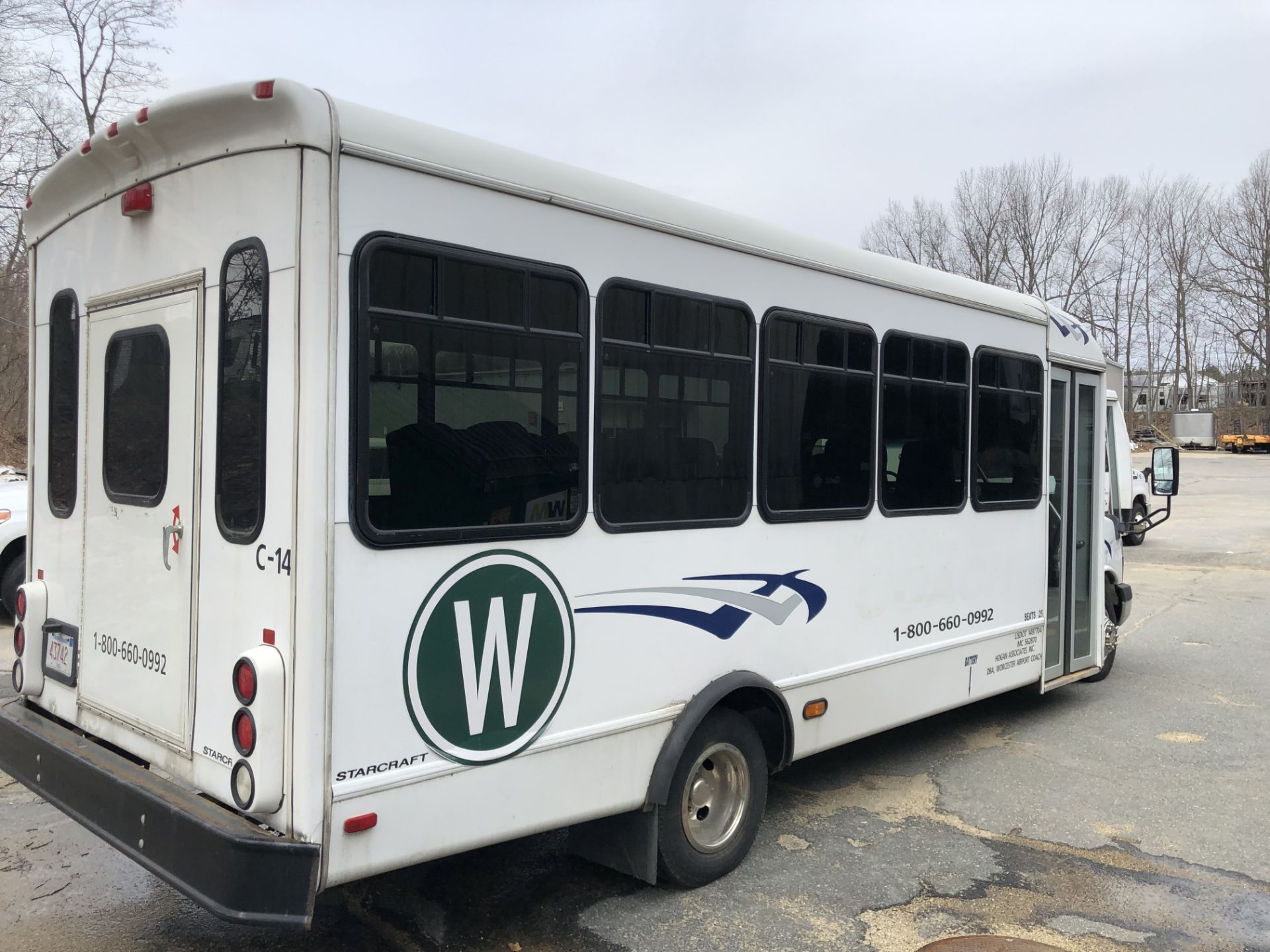 2009 GMC 4500 25 Passenger Bus 6.0L V8 Automatic 6 Wheel RWD, Odom: 127,279 V/N: - Image 3 of 7