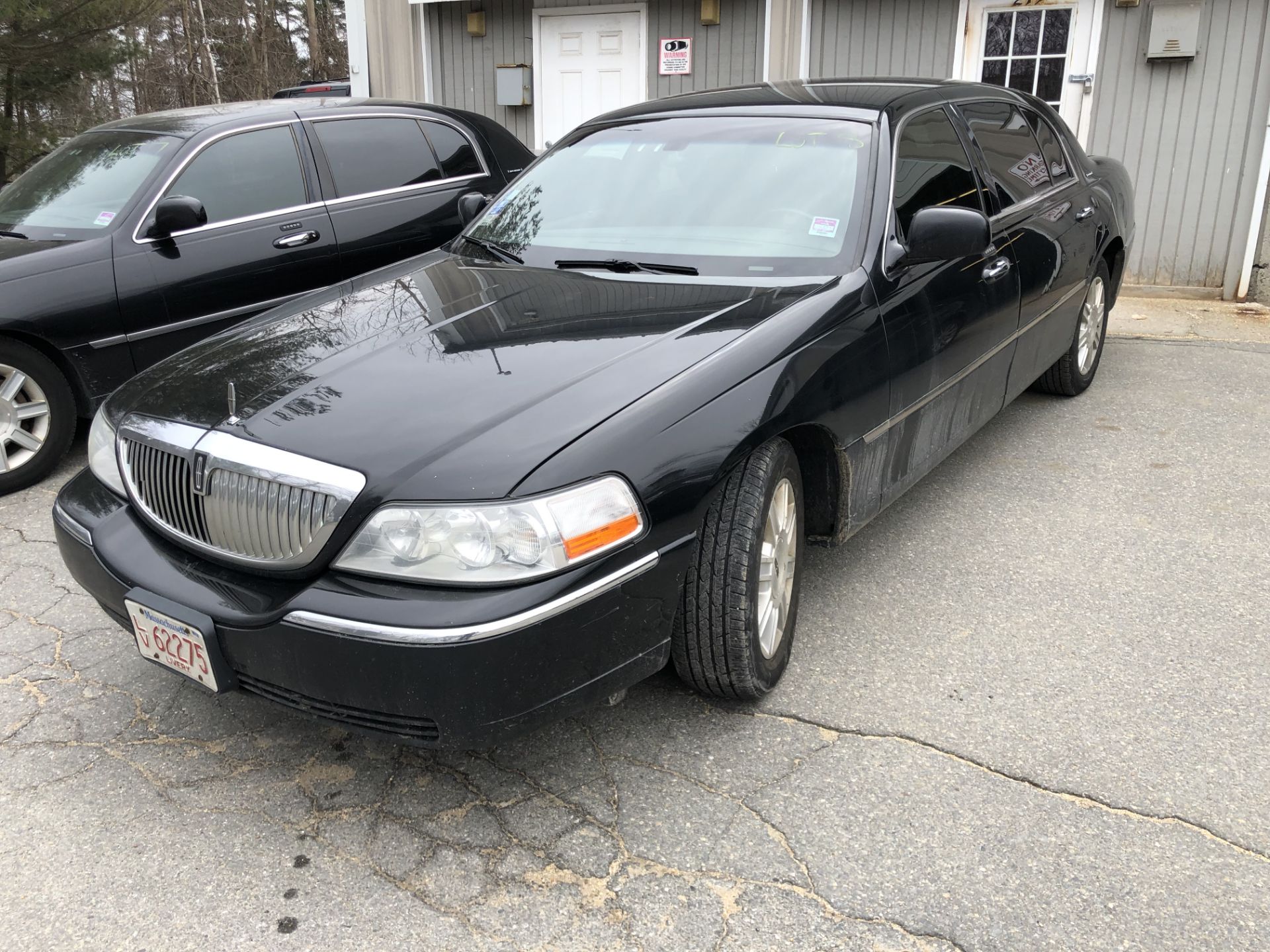 2011 Lincoln Town Car Executive L, Odom: 473,657 Leather, 4.6 V8 Automatic, RWD, V/N: - Image 2 of 5