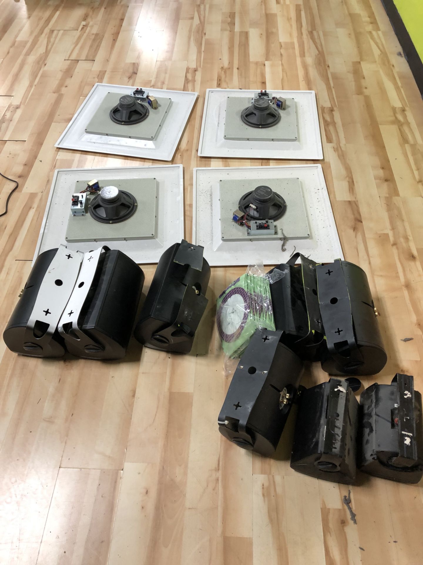 {LOT} Asst. Speakers & Electronics (See Pics)