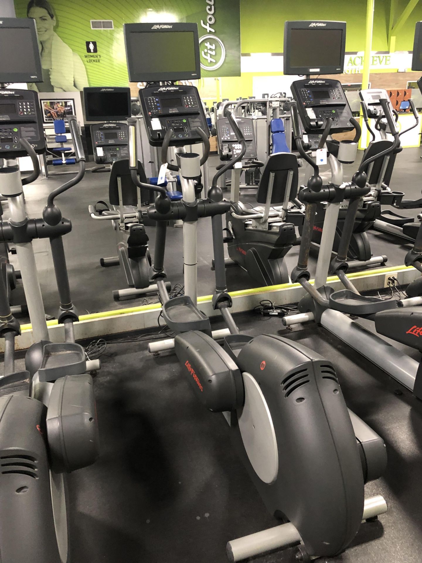 Life Fitness #CLSX Commercial Elliptical w/ Life Fitness #LCD-0201-07 HD TV & Cupholder
