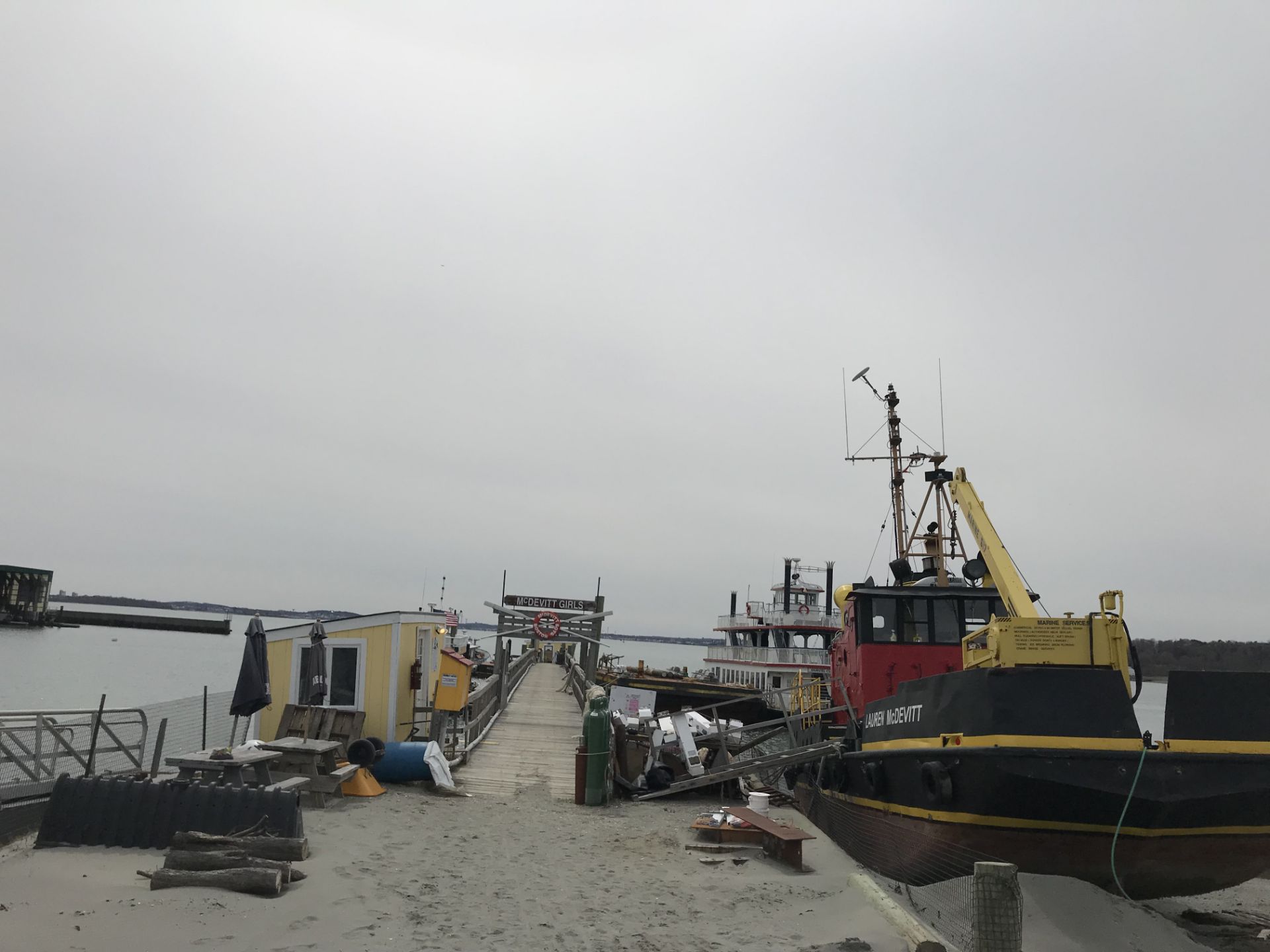 25' PUSH BOAT - 45' CREW BOAT - 73' TUGBOAT - (2) OCEAN BARGES - MARINE EQUIPMENT - Image 21 of 33