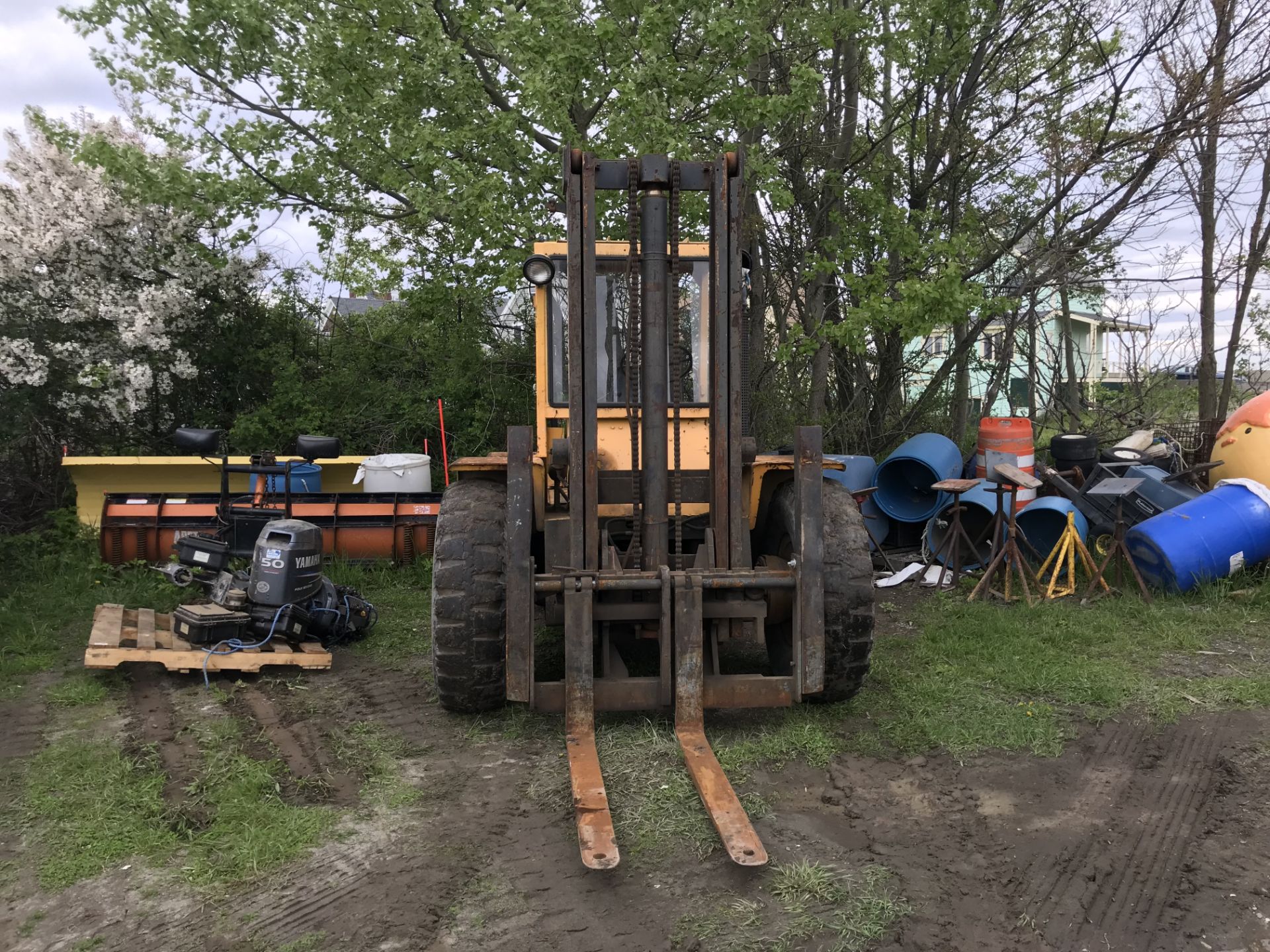 Hyster Diesel 4x4 15,000 LB Rubber Tired Forklift w/FORKS, Hrs: 1911 -- MACHINE RUNS AND WORKS - Image 3 of 5