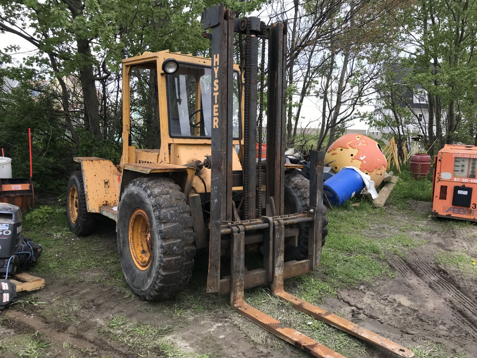 Hyster Diesel 4x4 15,000 LB Rubber Tired Forklift w/FORKS, Hrs: 1911 -- MACHINE RUNS AND WORKS - Image 2 of 5