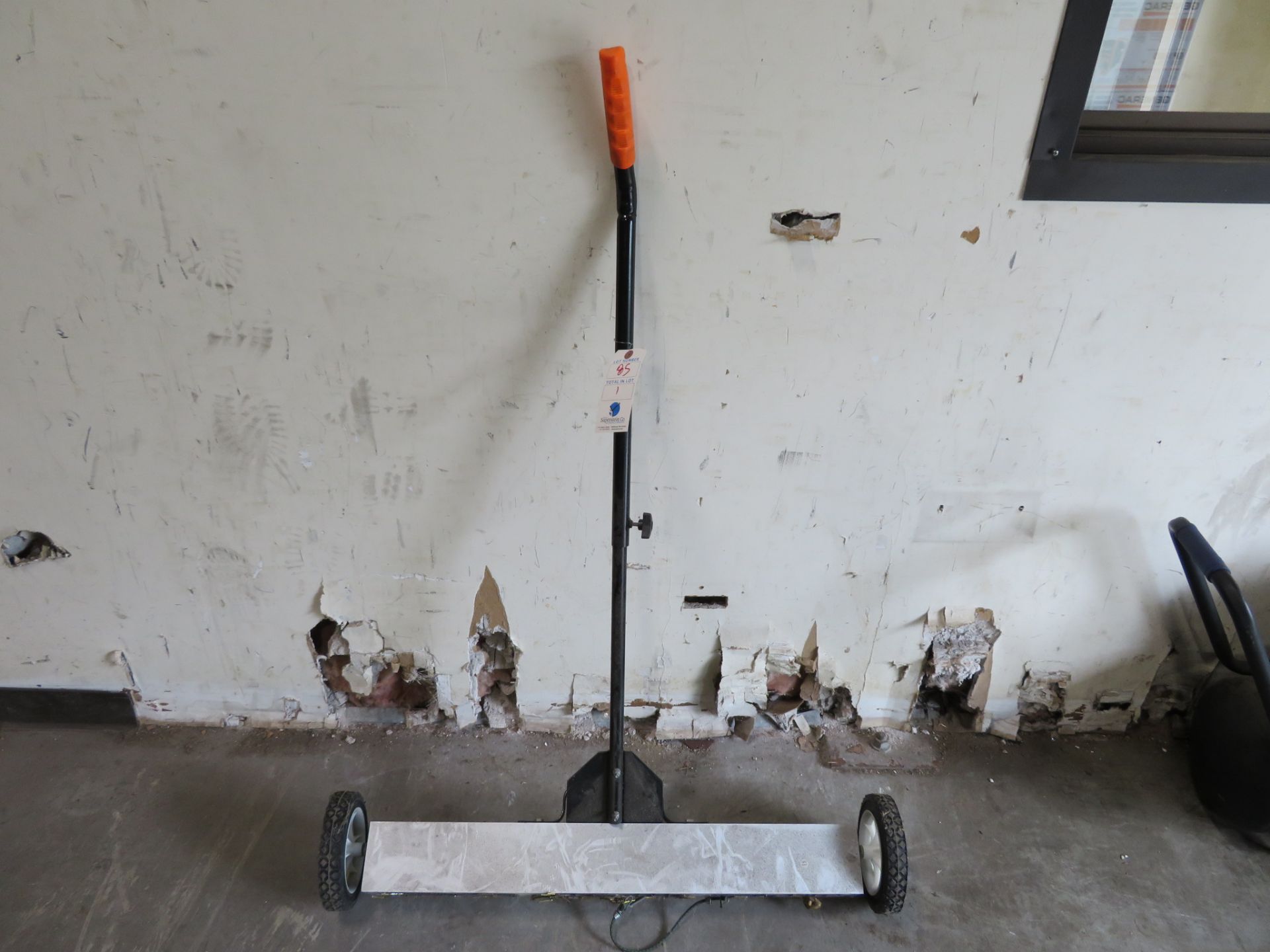 Magnetic Pickup Broom