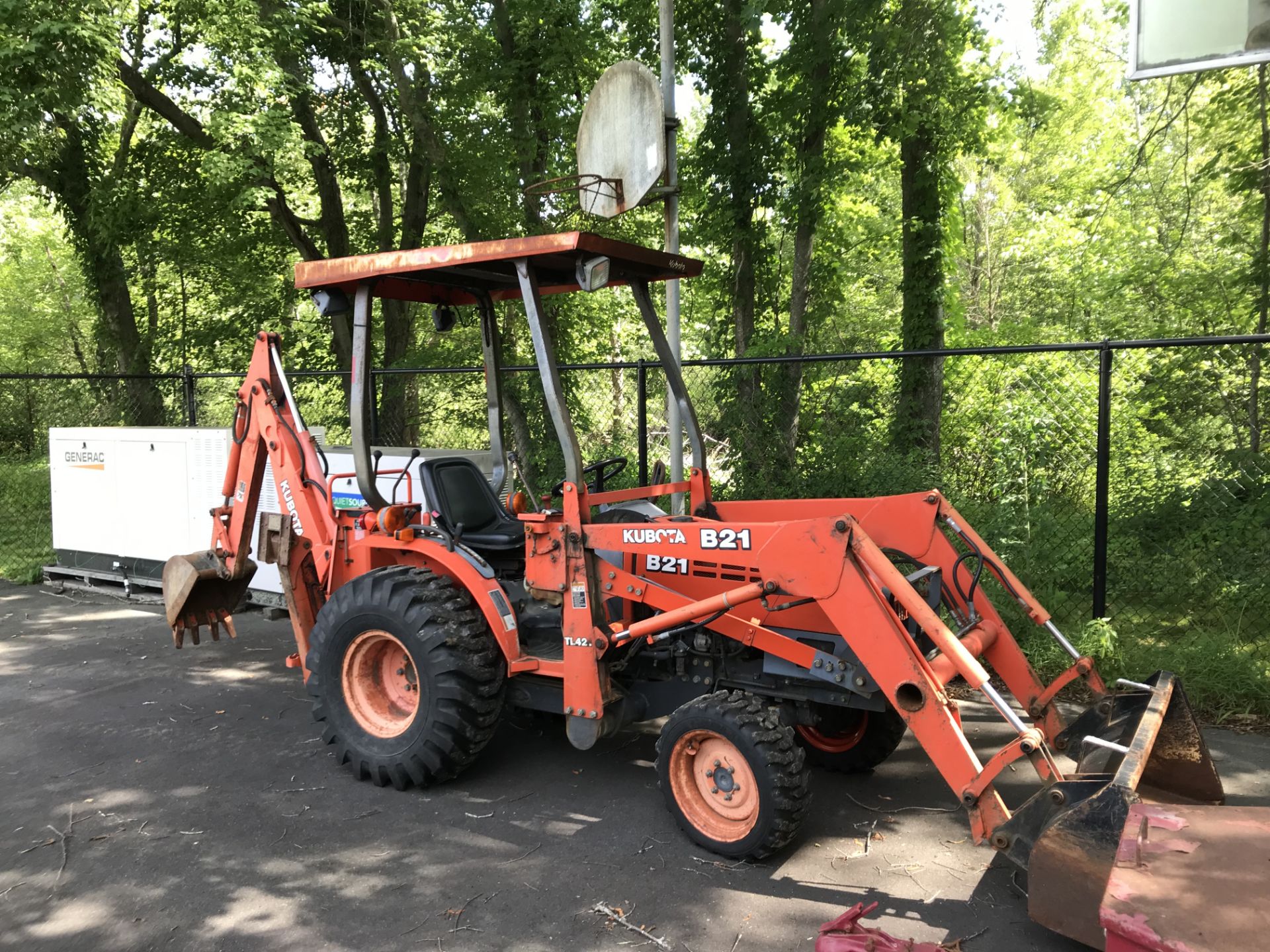 Kubota B21 Mini Tractor w/ Rear end Loader attachment & Front Bucket Attachment, HR: 1370 (TITLE) - Image 2 of 2