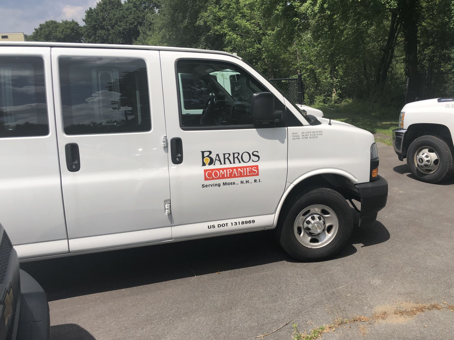 2018 Chevrolet Express Van #2500 w/Sec. Grate Shelving, Odom: 16,452, Vin#: 1GCWGAFP2J1336261 (TITLE - Image 5 of 14