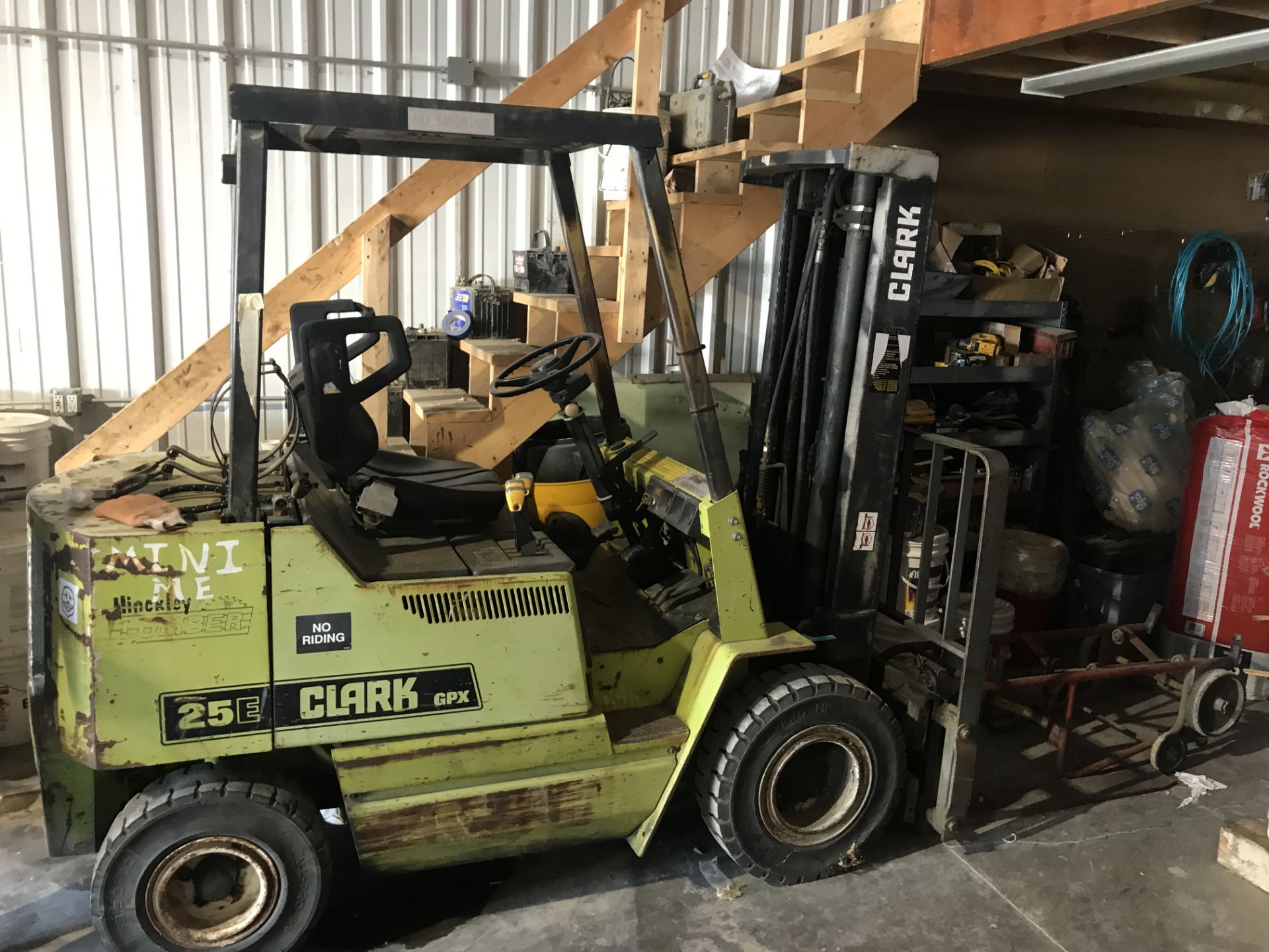 Clark LP Forklift #25E w/3 Stage Mast, Sideshift, Hrs: 8,930 (MACHINE RUNS)