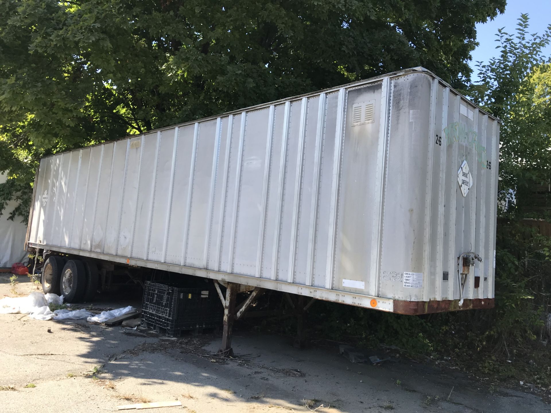 40' Trailer Fruehauf Model #: FG6-F2-40 Serial #: HPN-345311 NO TITLE