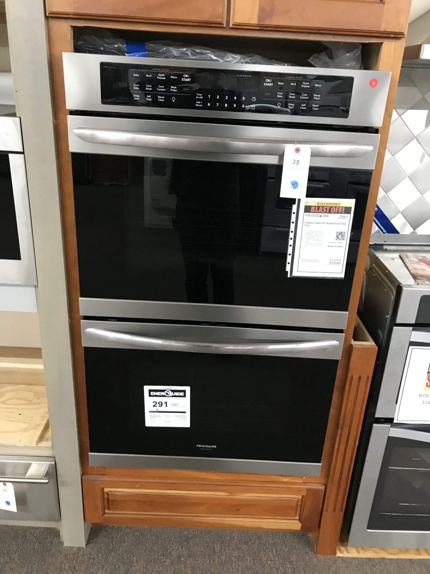 FrigdAire #FGET3066UF Electric Double Wall Oven 30"W x 24.75"D x 50.44"H (Retail Price: $2,899)