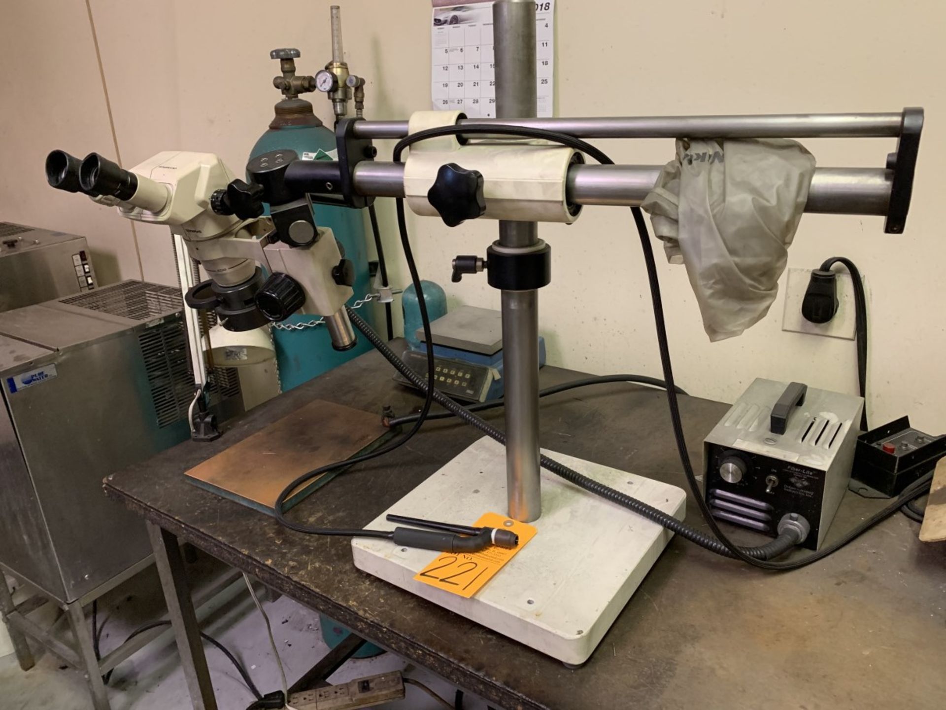 OLYMPOS SX 40 Microscope w/ Fiber-Lite High Intensity Illuminator Series 180 (Located at: Goudie