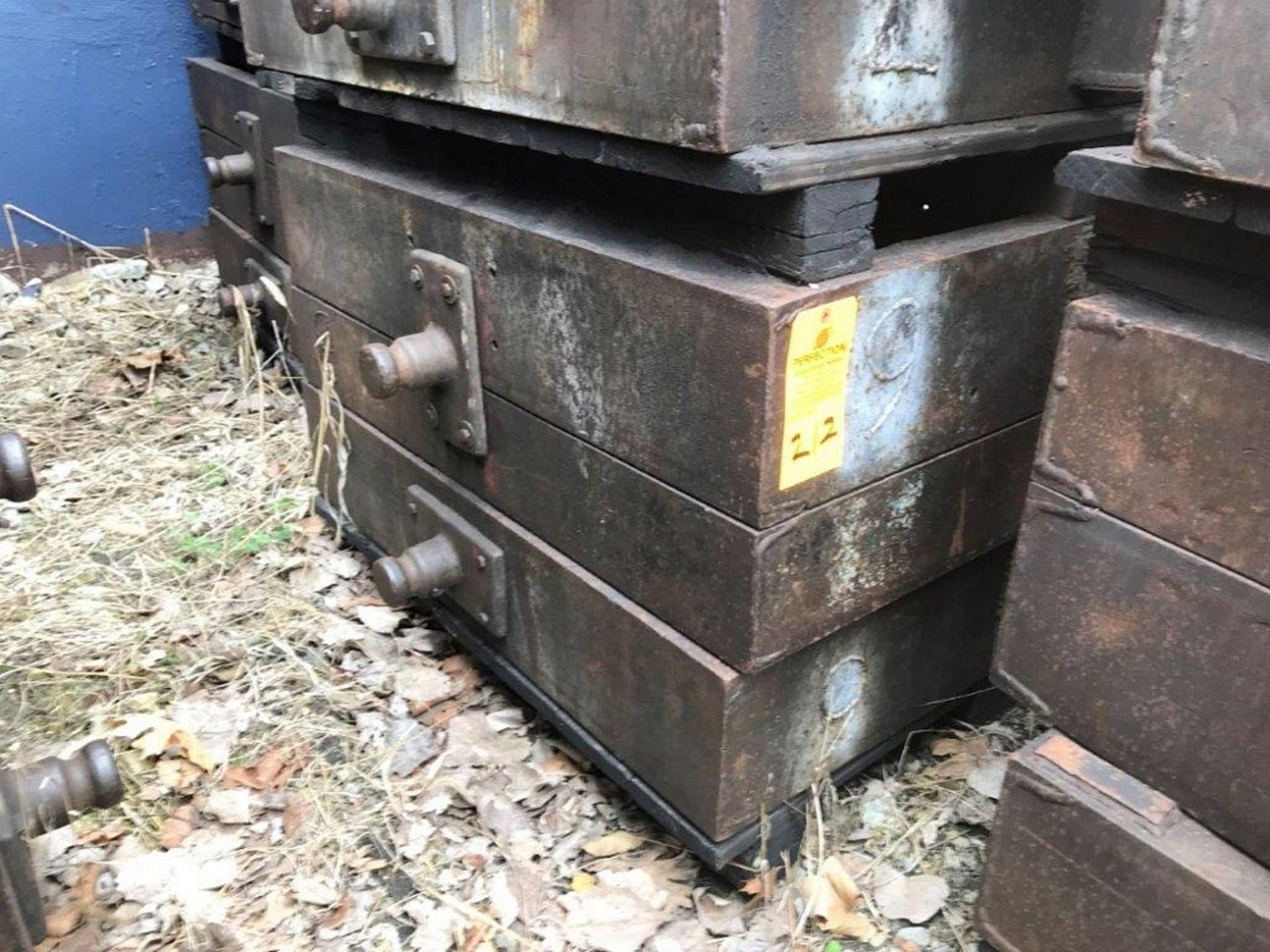 (2) STEEL FLASKS (1) 40" X 40" X 14", (1) 40" X 40" X 8", ON PALLET