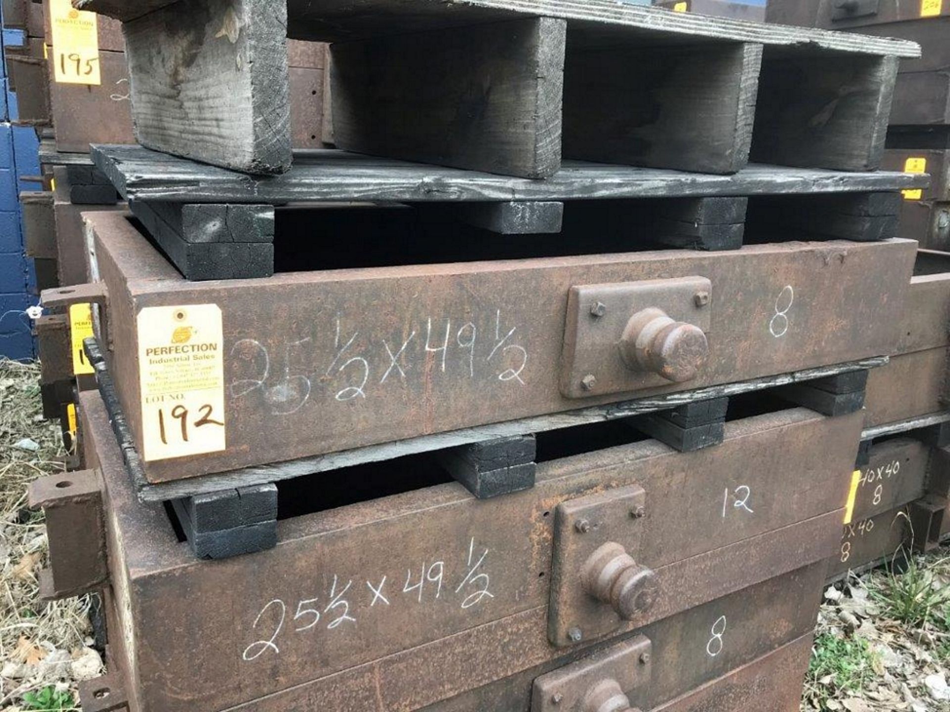 (1) STEEL FLASKS 25 1/2" X 49 1/2" X 8"ON PALLET