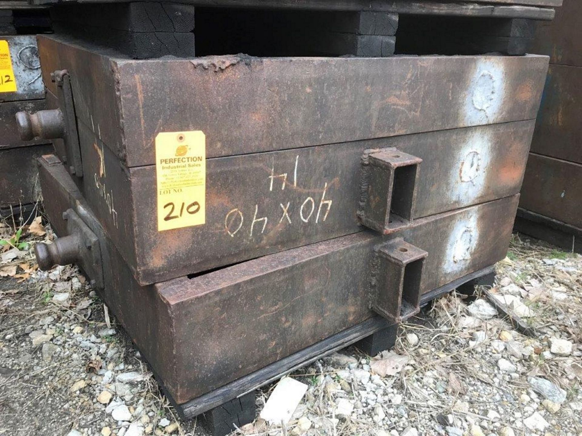 (2) STEEL FLASKS (1) 40" X 40" X 14", (1) 40" X 40" X 8", ON PALLET