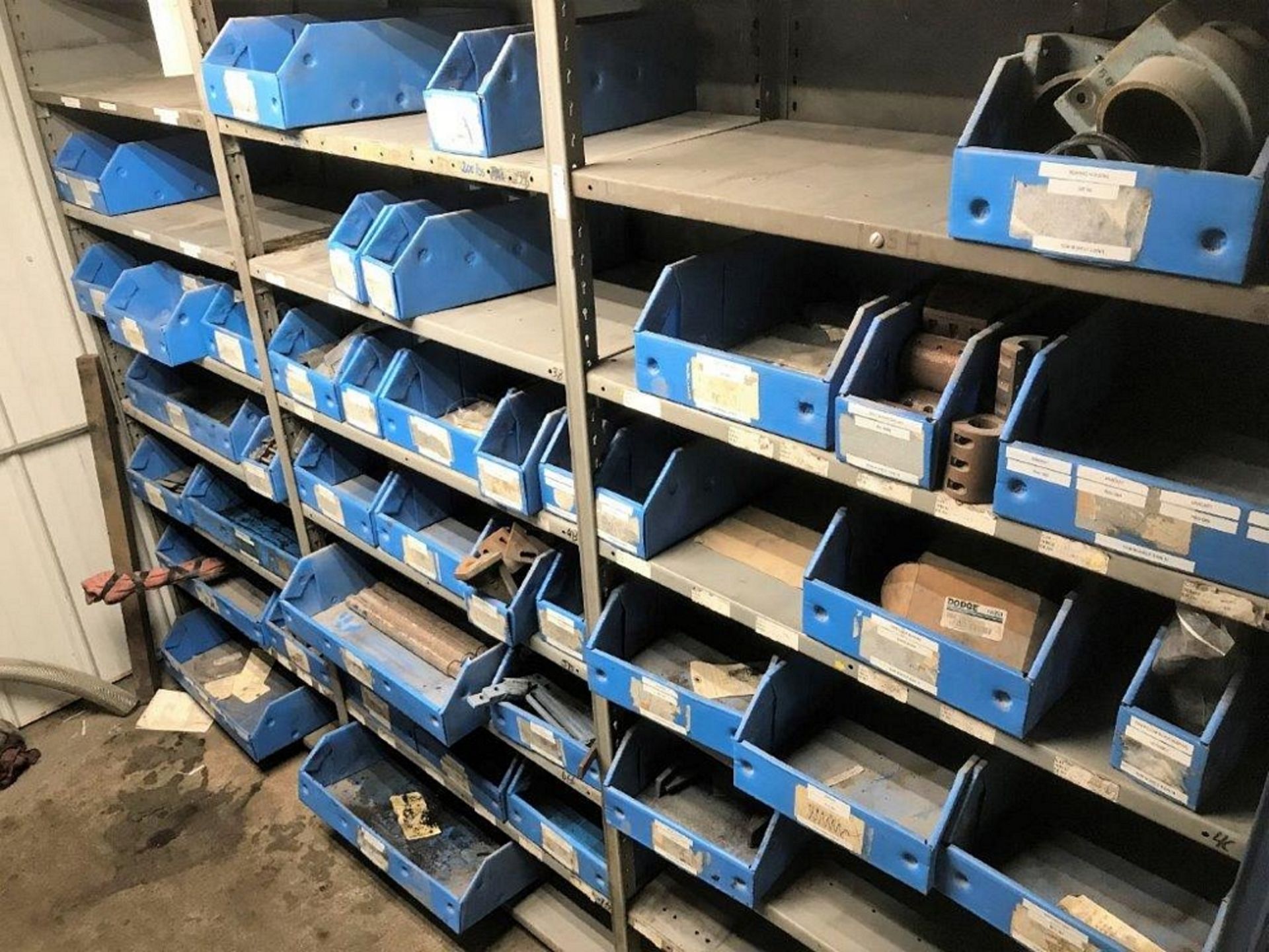 (10) SECTION SHELVING WITH ASSORTED HYDRAULIC VALVE, GEAR WHEELS, BUSHING, SPLIT COLLAR SLEEVE, - Image 3 of 10