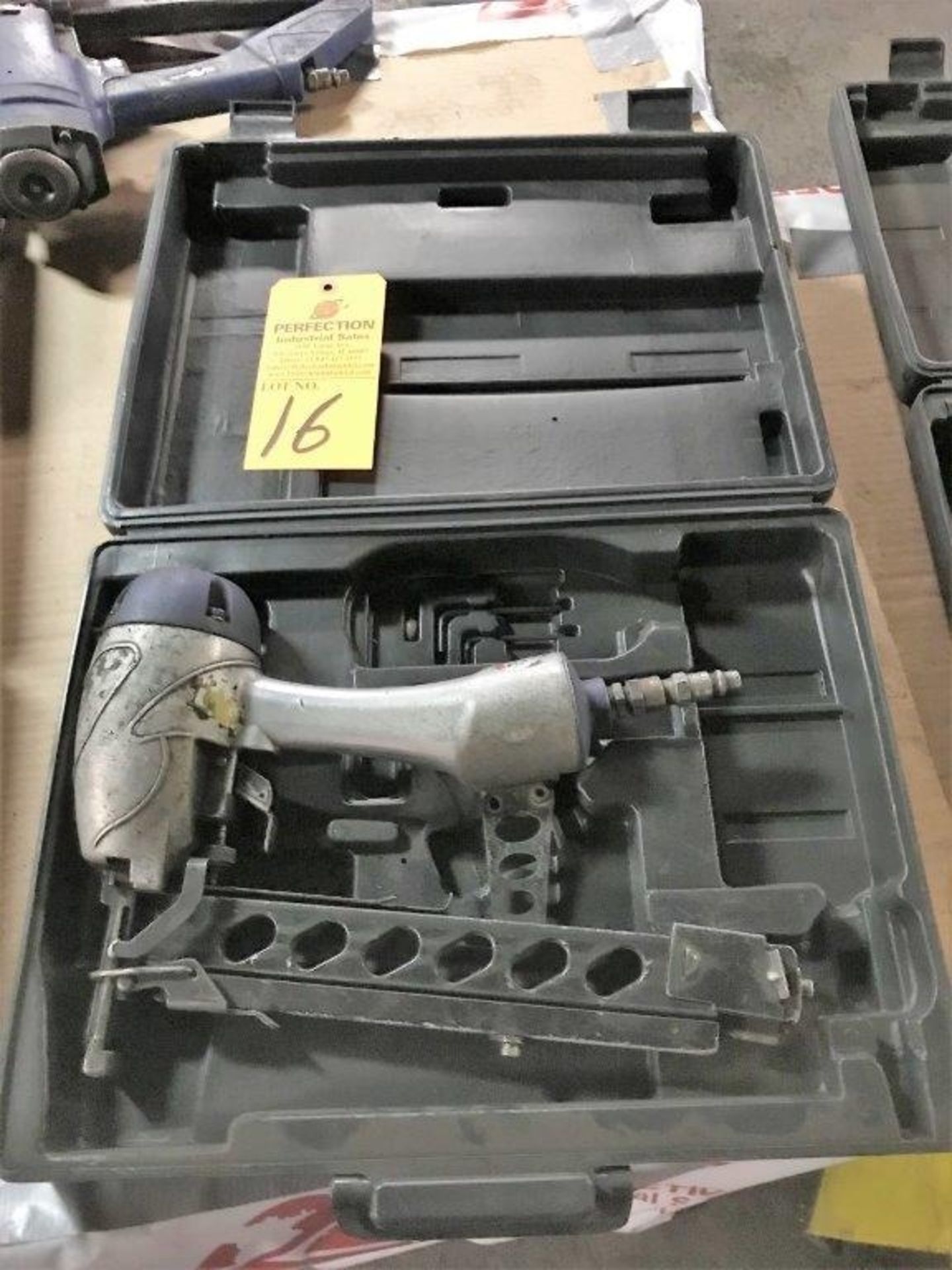 Spotnails XS6650 Pneumatic Staple Gun with Case