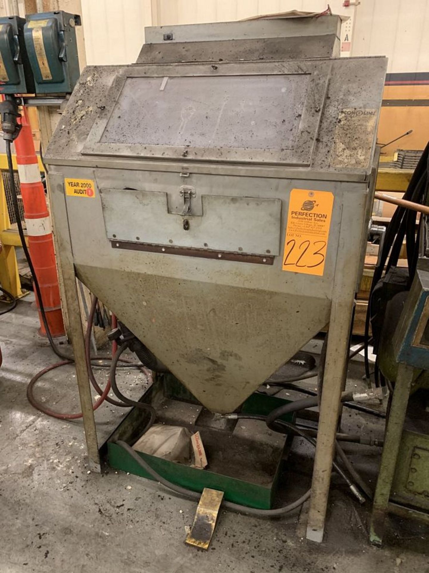 ECONOLINE 36" x 23" x 22” Sand Blast Cabinet, s/n na, Dust Collector | M26421 (Location A51)