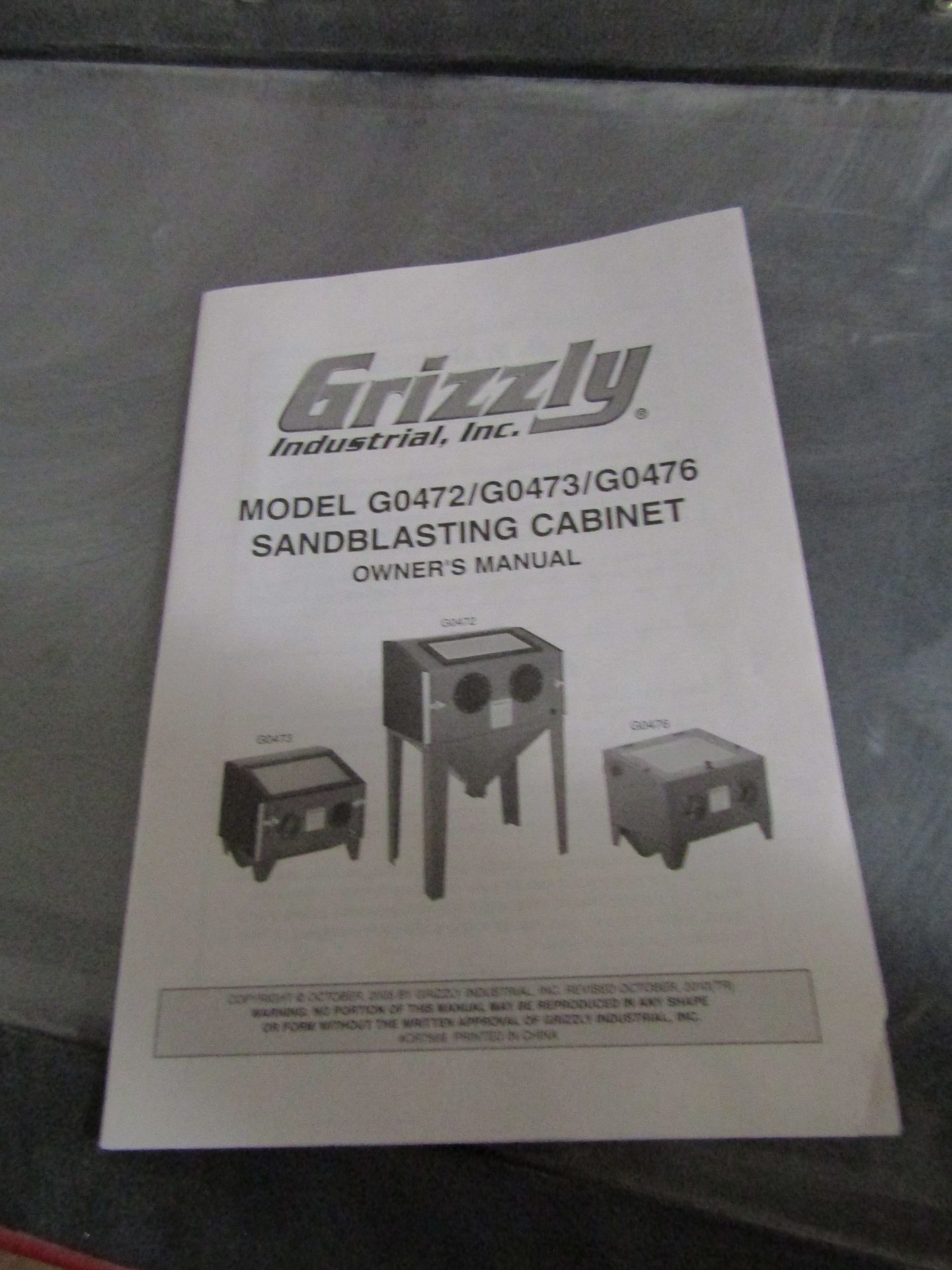 GRIZZLY G0472 Sand Blasting Cabinet With Owners Manual - Image 3 of 3