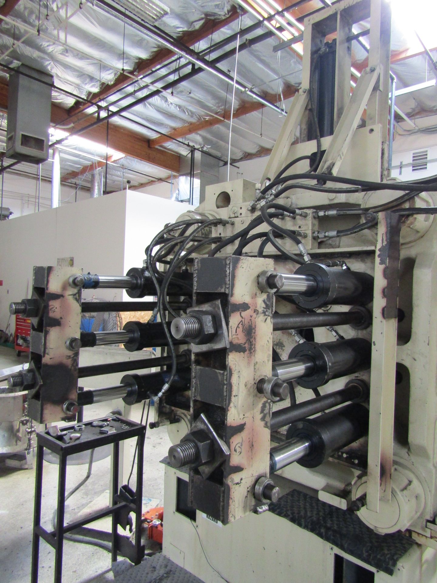 1992 MITSUBISHI 610 MG-110 4 Post Horizontal Extrusion Press With Electrical Controls, Operator - Image 4 of 11