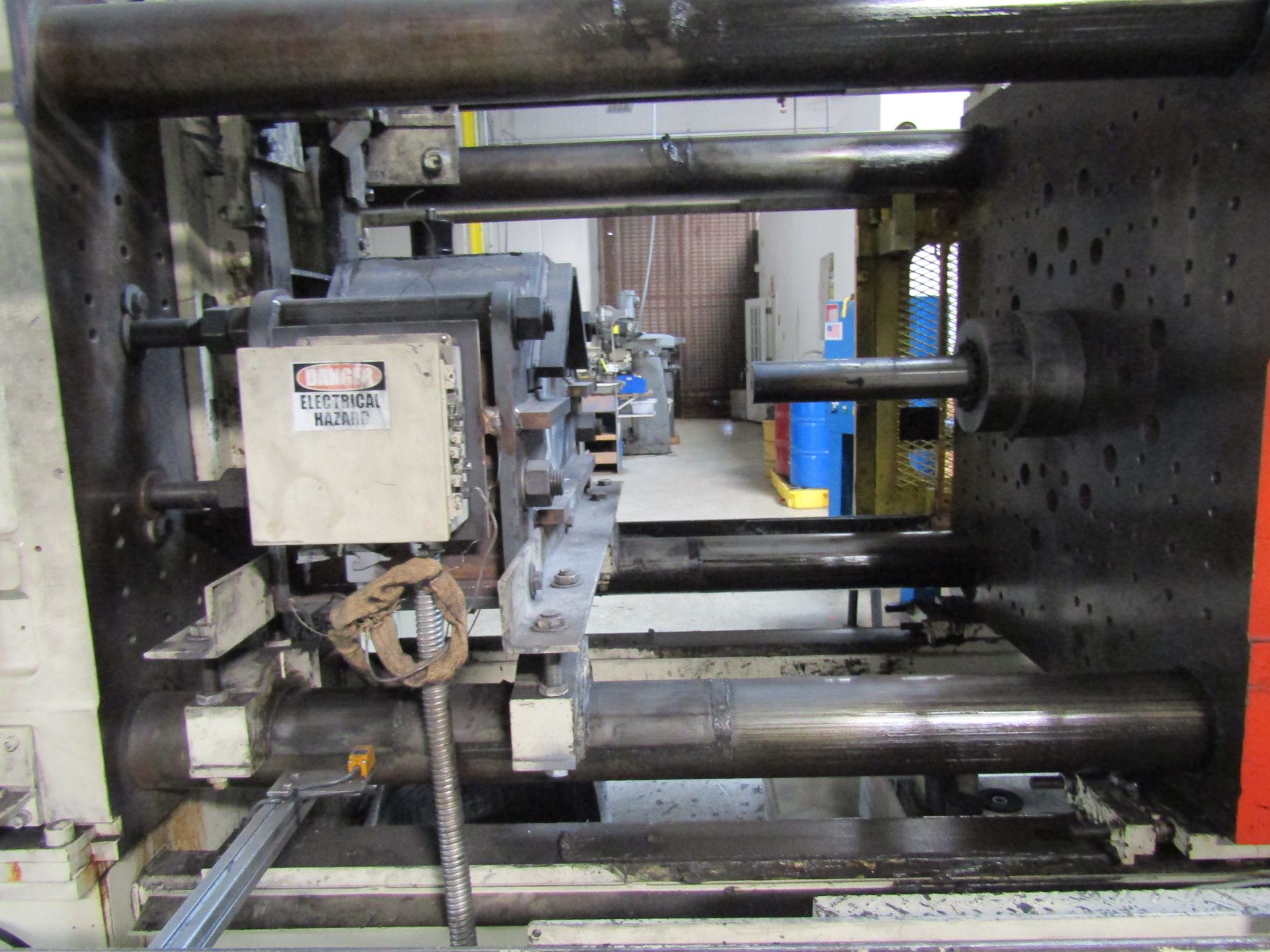 1992 MITSUBISHI 610 MG-110 4 Post Horizontal Extrusion Press With Electrical Controls, Operator - Image 7 of 11