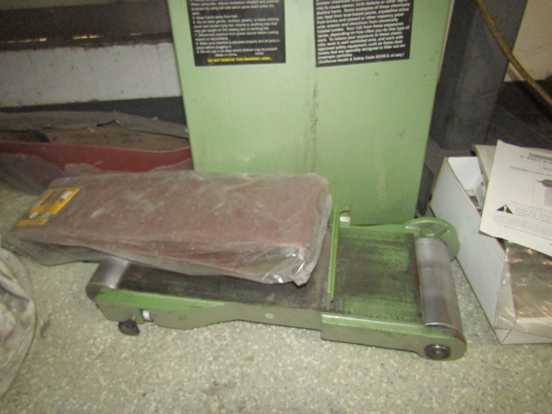 CENTRAL MACHINERY 6" Belt & 9" Disc Sander, Model 06852, With Spare Sand Paper - Image 2 of 4