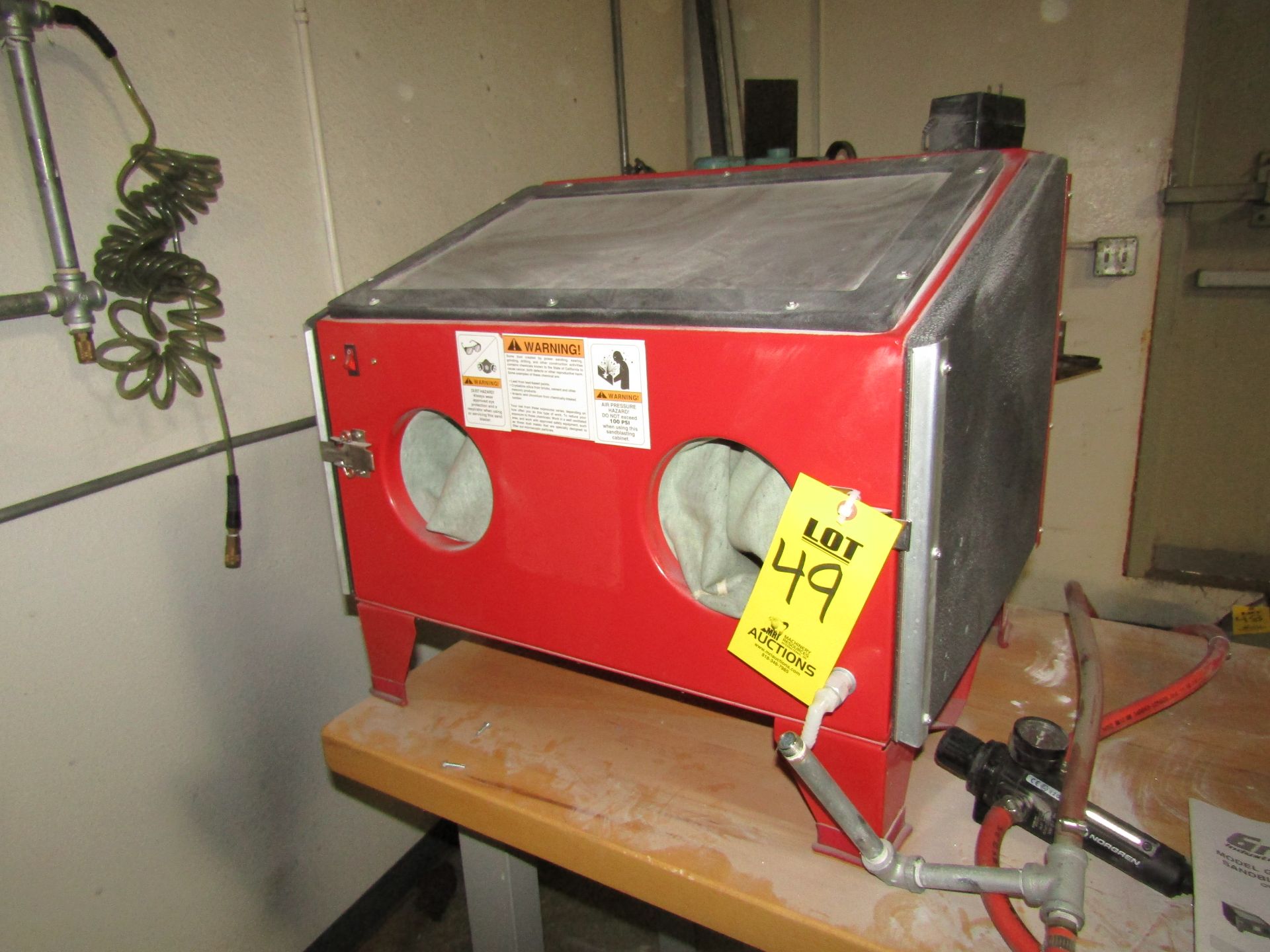 GRIZZLY G0472 Sand Blasting Cabinet With Owners Manual - Image 2 of 3