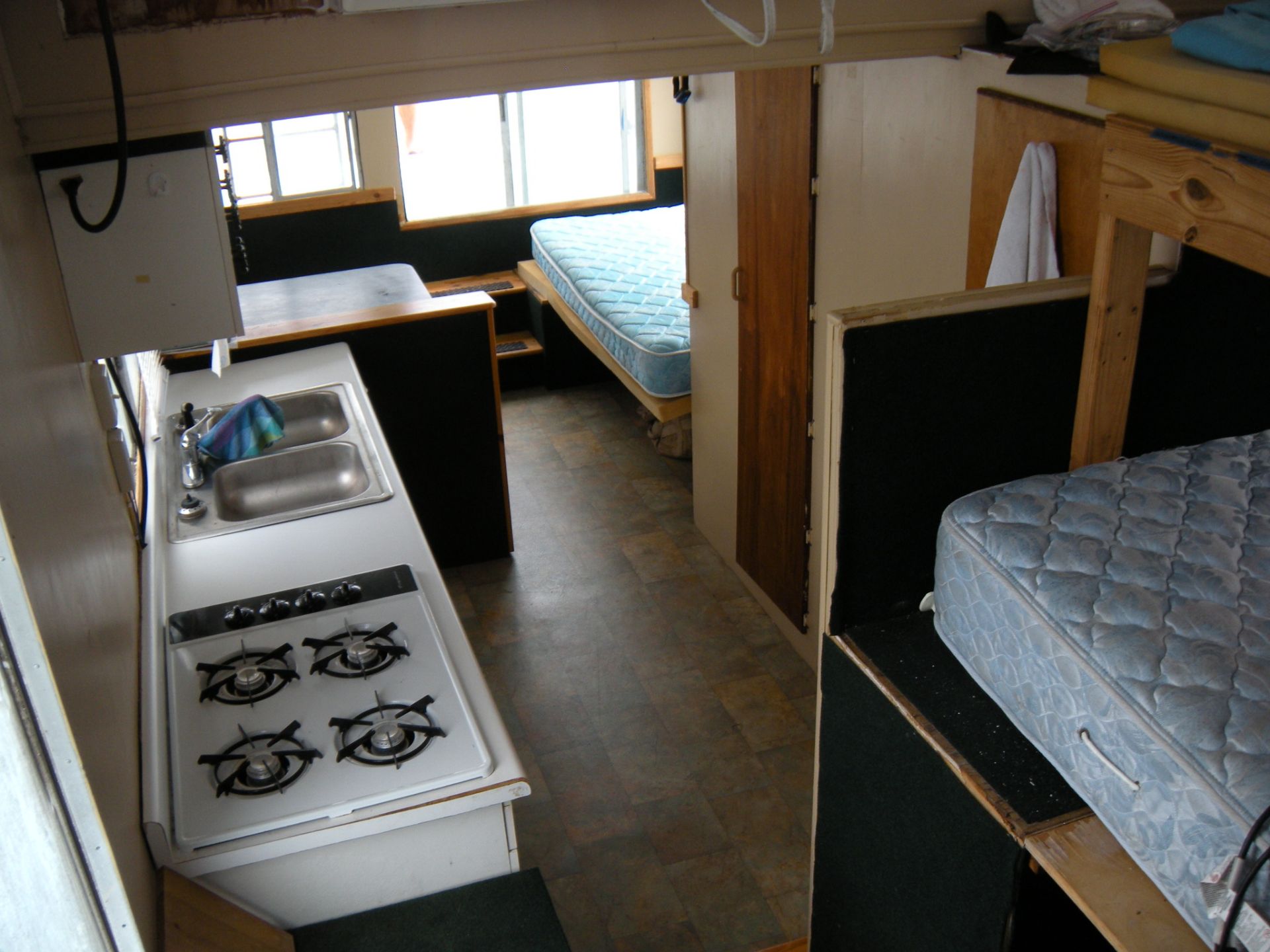 FLOATING CABIN WITH PERMIT, BAFFIN BAY, TX - Image 4 of 18