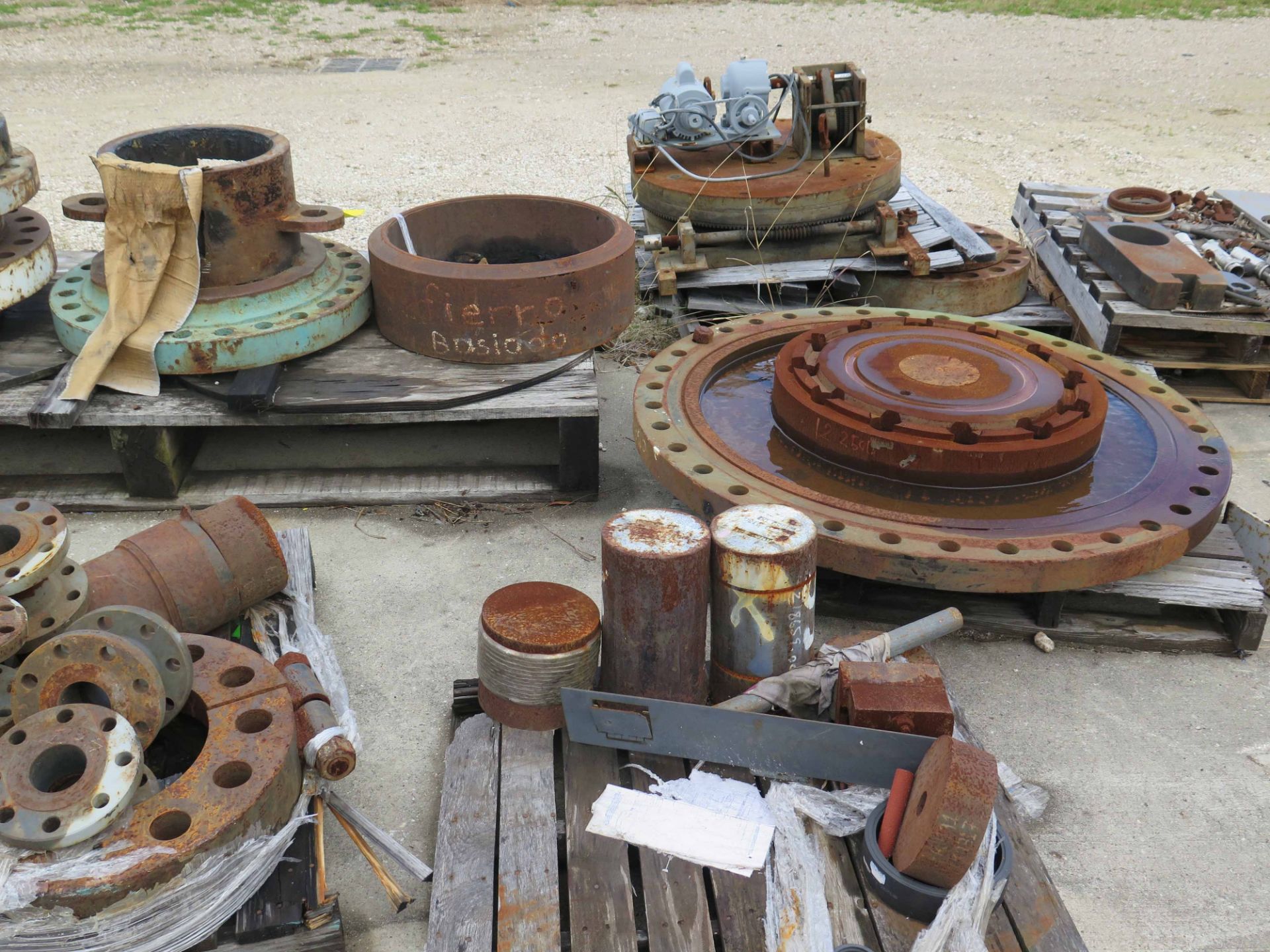 LOT CONSISTING OF: assorted steel flanges, valves & actuators (on eleven pallets)