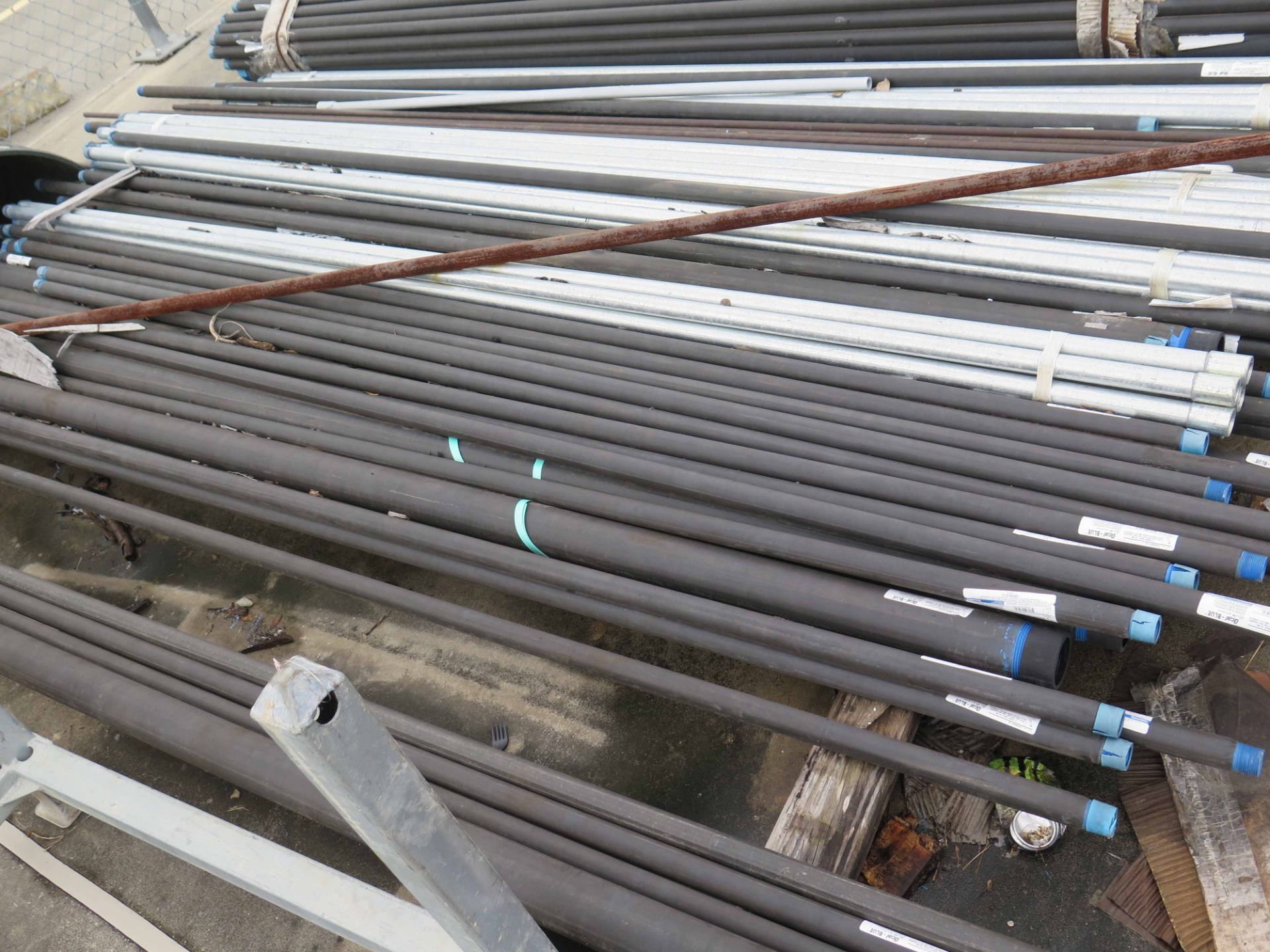 LOT CONSISTING OF: 1" & 3" steel & aluminum conduit pipe (on four pallets) - Image 3 of 4