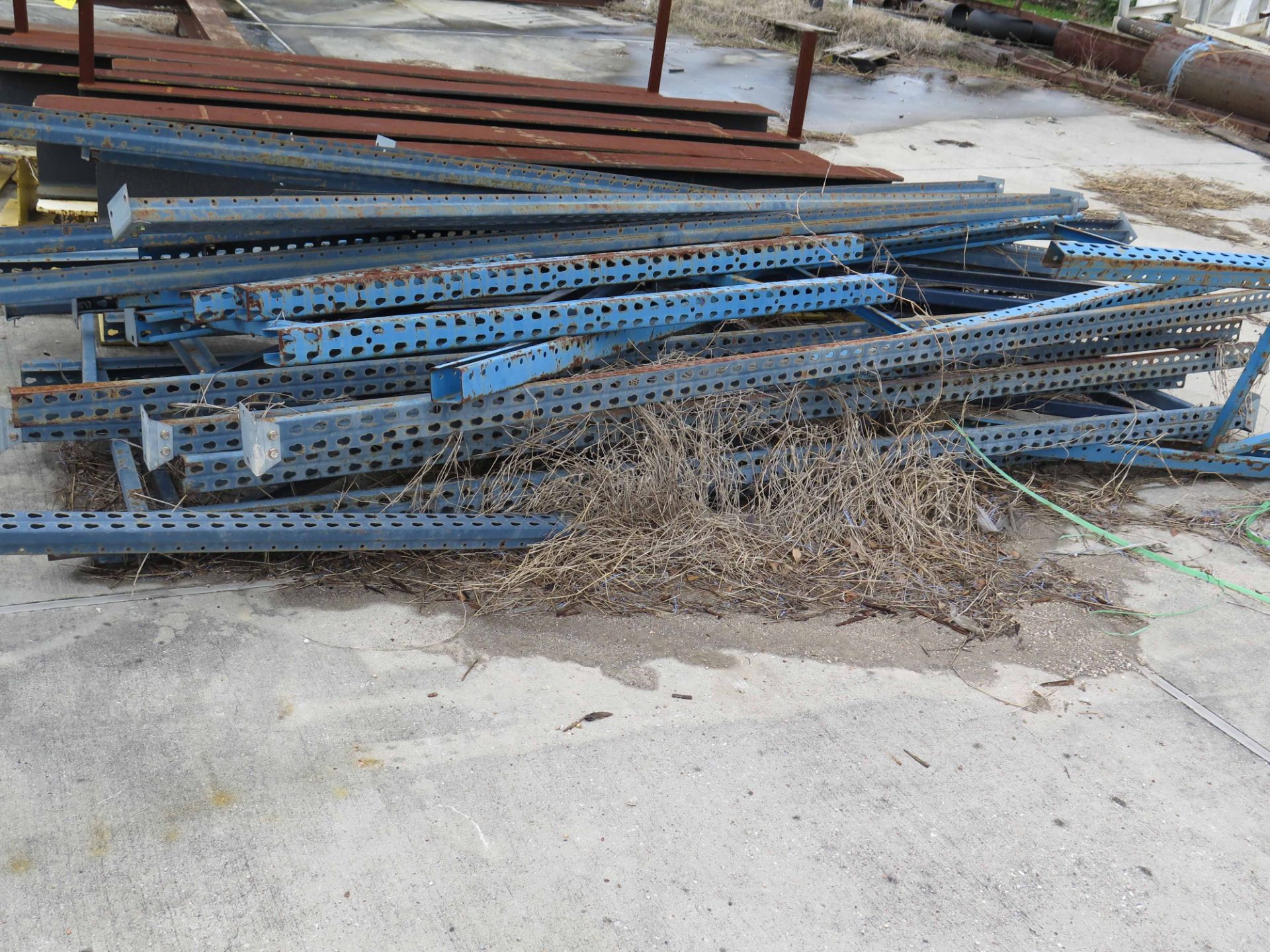 LOT CONSISTING OF: pallet rack uprights & cross arms (add'l. cross arms are located on top of Lot