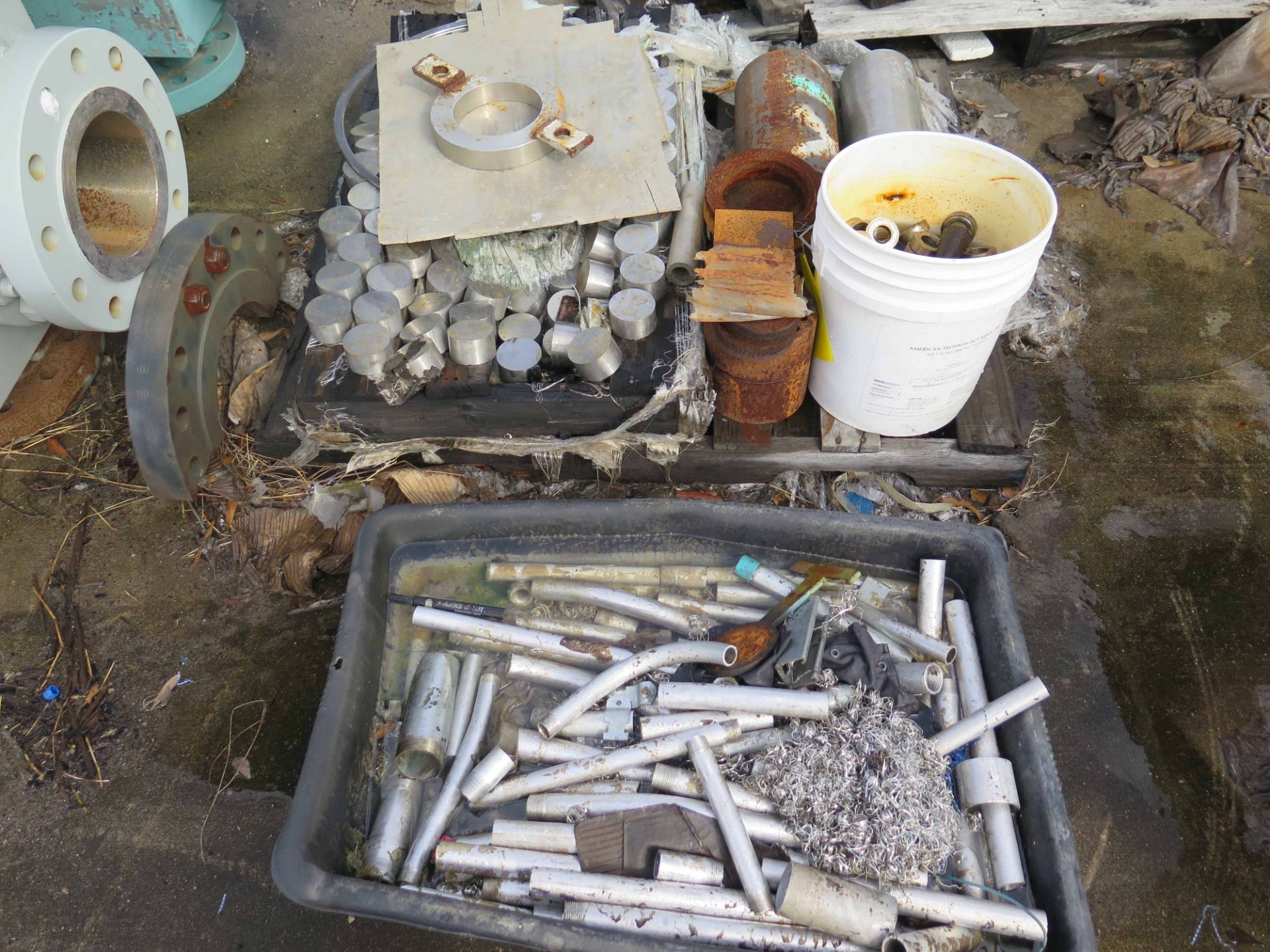 LOT OF RAW MATERIAL: assorted stainless steel (scrap)