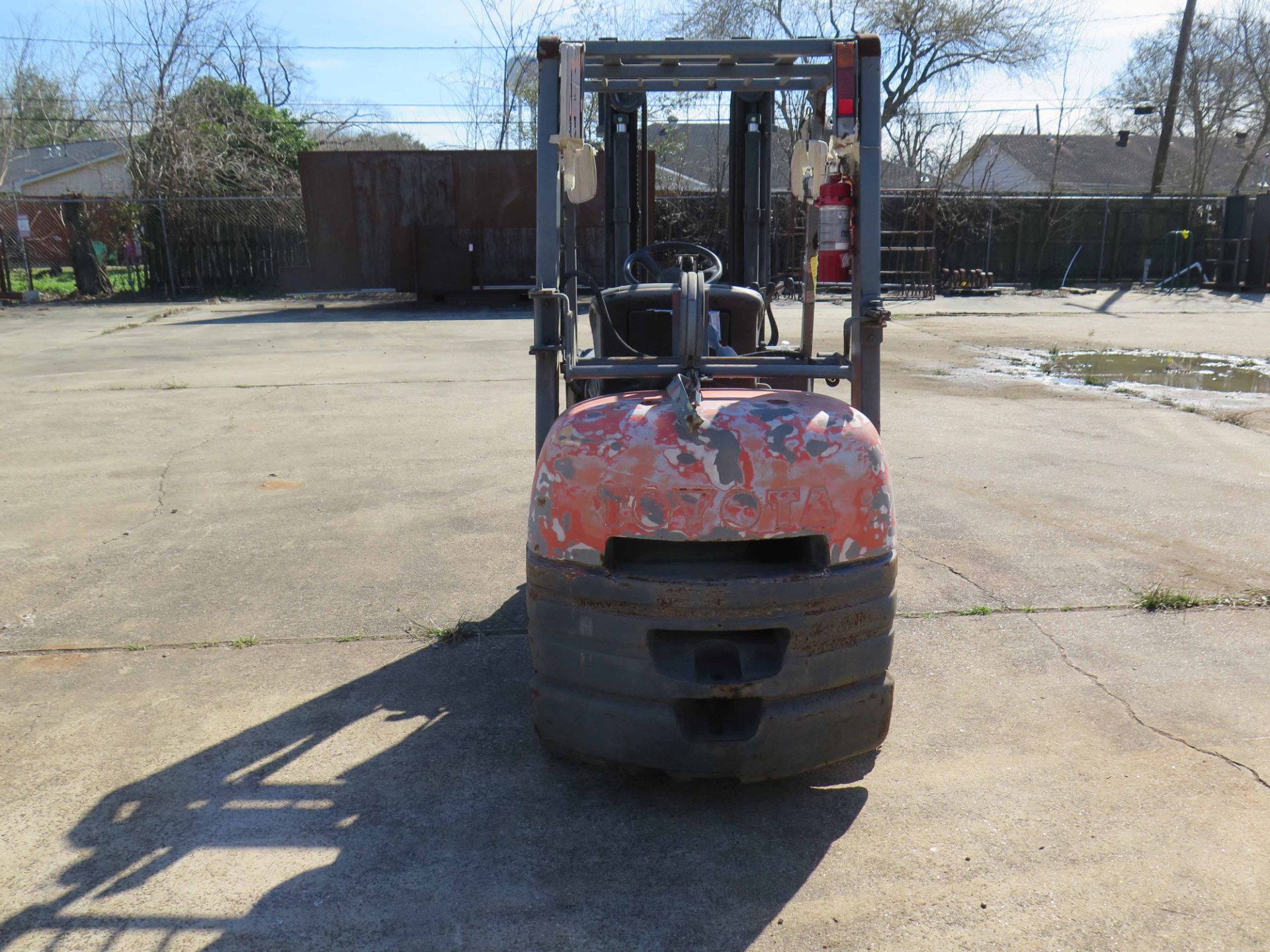 LPG FORKLIFT, TOYOTA 5,000 LB. CAP. MDL. 42-6FGCU25, LP pwrd., 3-stage mast, 42" forks, solid tires, - Image 5 of 8