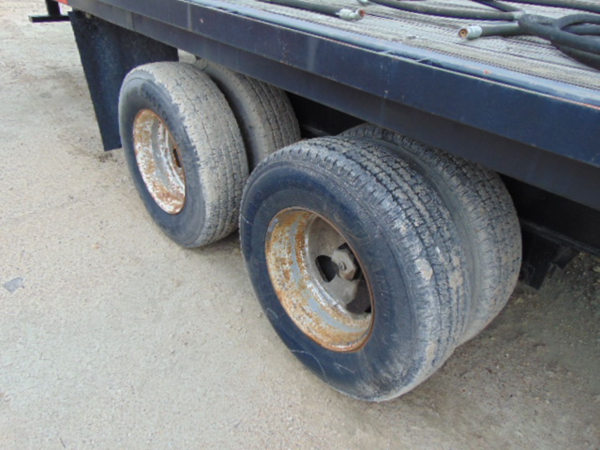 GOOSENECK YARD TRAILER, 40', wood deck, tandem axle (No title - for yard use only) - Image 5 of 8