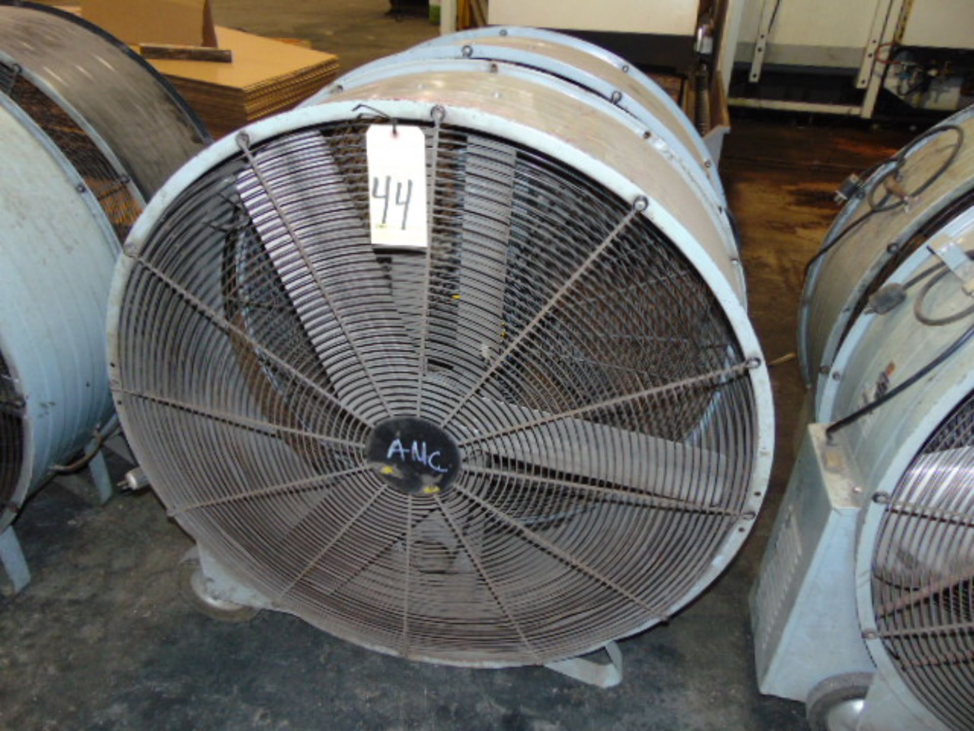 LOT OF CIRCULAR FANS (2), MASTER AIR 42"