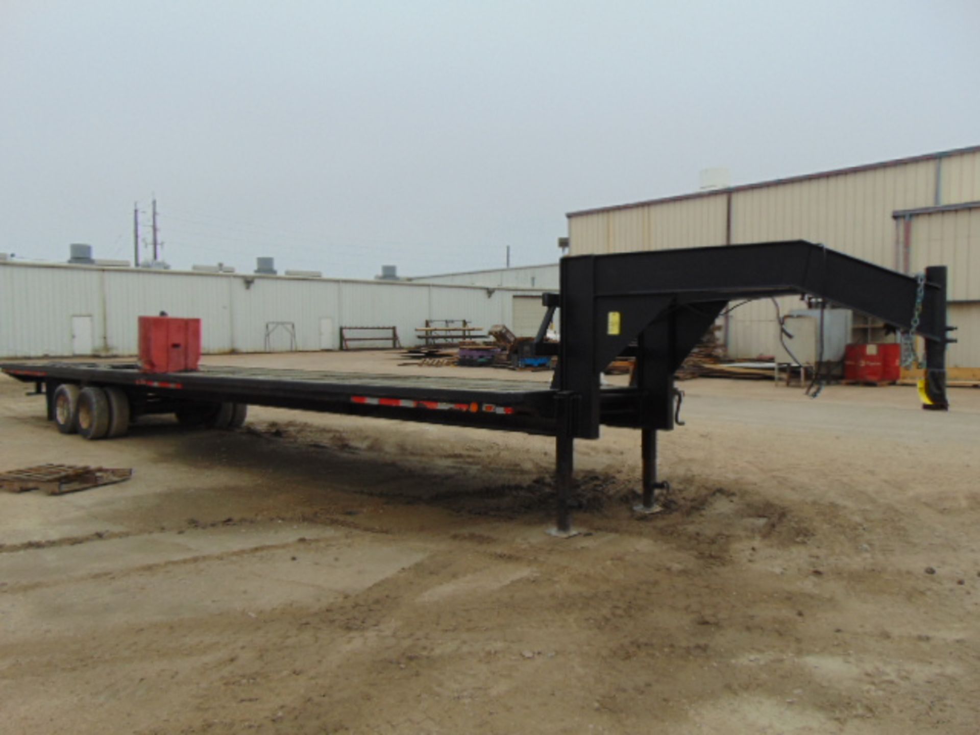 GOOSENECK YARD TRAILER, 40', wood deck, tandem axle (No title - for yard use only) - Image 2 of 8