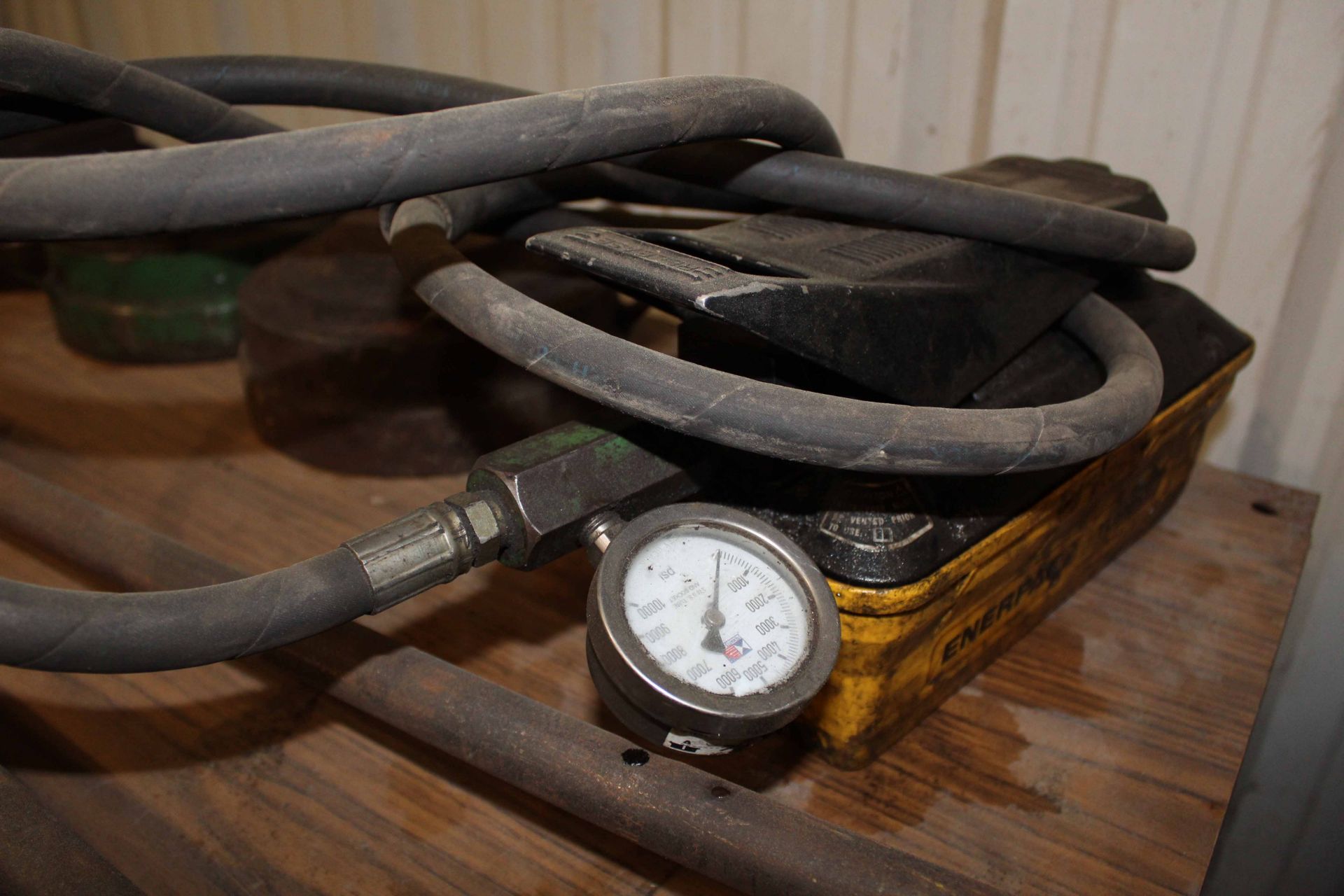 PORTA-POWER HYDRAULIC POWER SUPPLY, ENERPAC TURBO II, w/assorted cylinders - Image 2 of 2