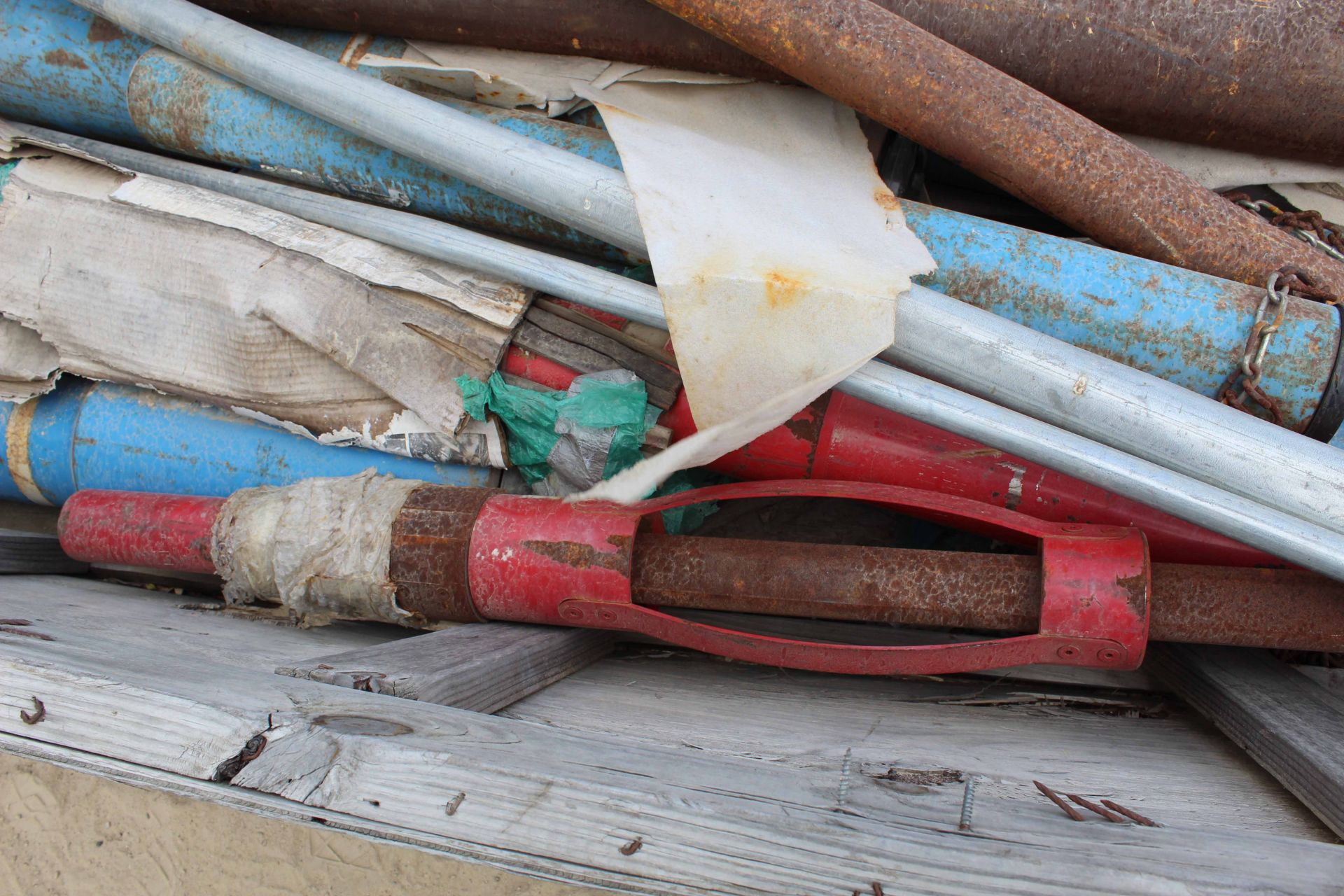 LOT CONSISTING OF: bails & fishing tools - Image 2 of 4