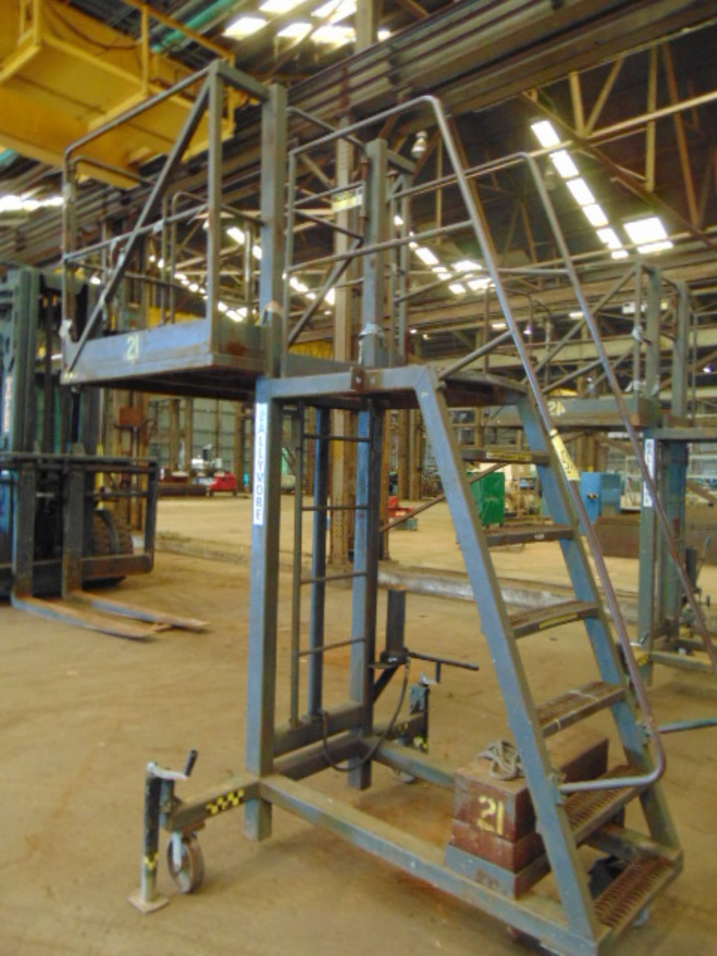 HYDRAULIC PLATFORM LIFT, BALLYMORE 600 LB. CAP.