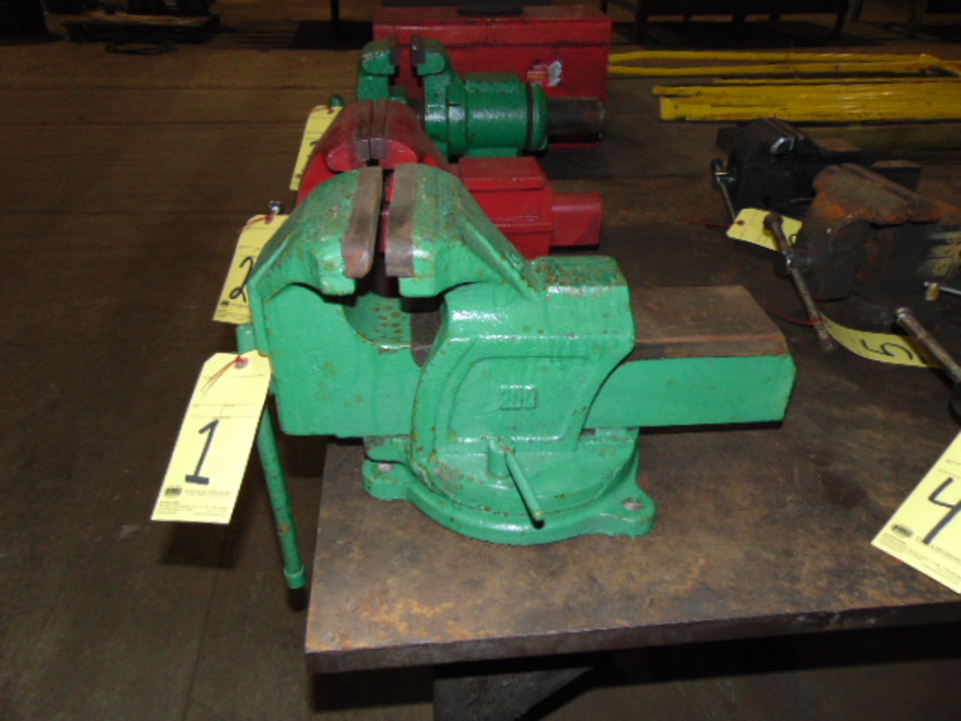 SWIVEL BASE BENCH VISE, 8"