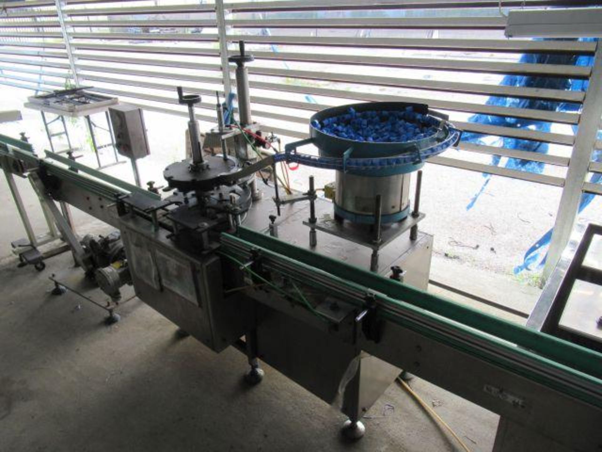 AEROSOL & PROPELLANT PACKAGING LINE 2: Feed table with stainless chain conveyor, QJG Automatic - Image 16 of 20