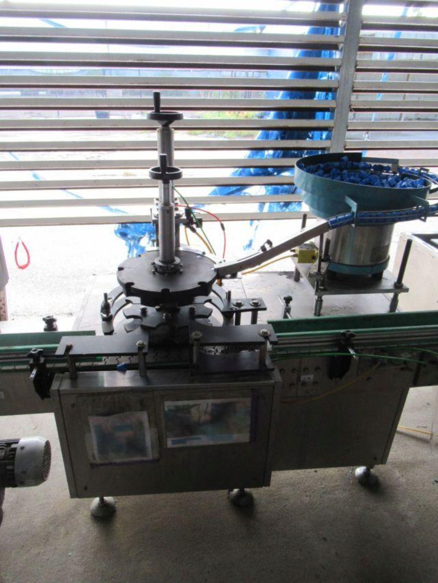 AEROSOL & PROPELLANT PACKAGING LINE 2: Feed table with stainless chain conveyor, QJG Automatic - Image 17 of 20