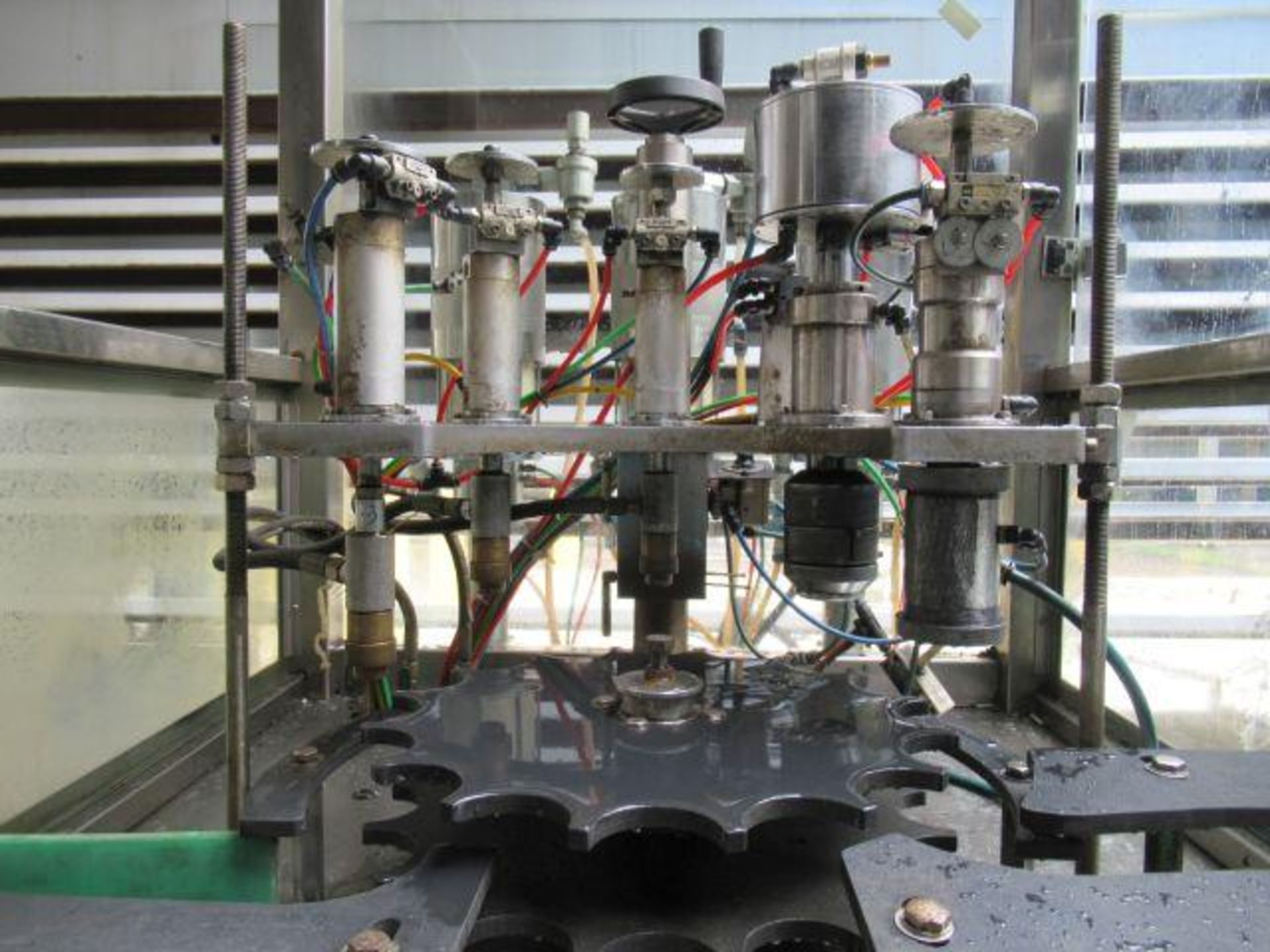 AEROSOL & PROPELLANT PACKAGING LINE 2: Feed table with stainless chain conveyor, QJG Automatic - Image 7 of 20